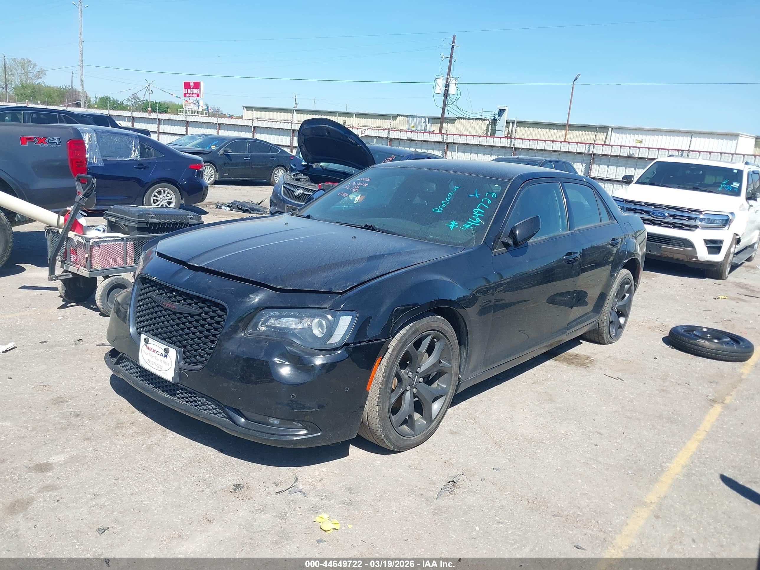 CHRYSLER 300 image 2