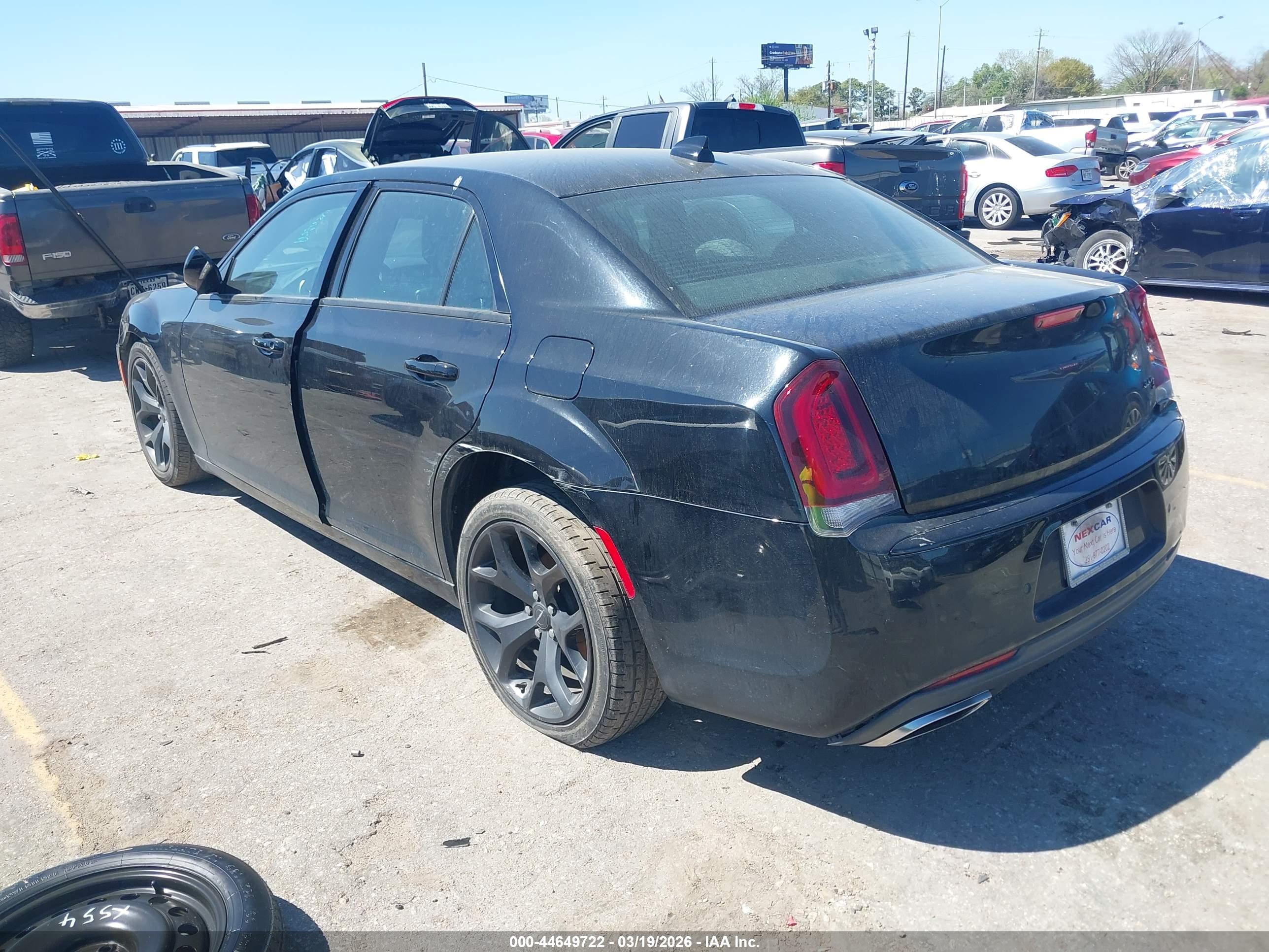 CHRYSLER 300 image 3