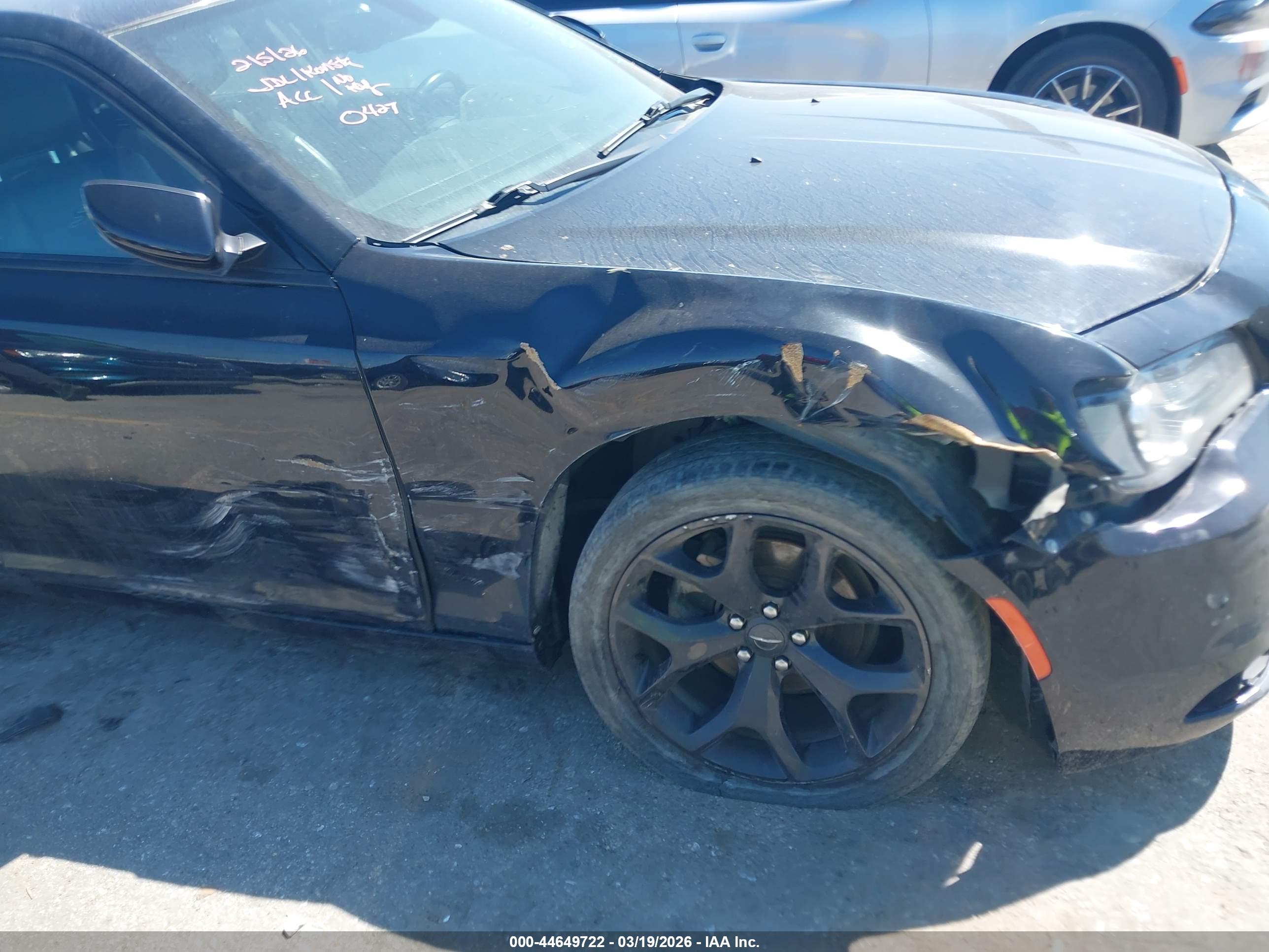 CHRYSLER 300 image 6