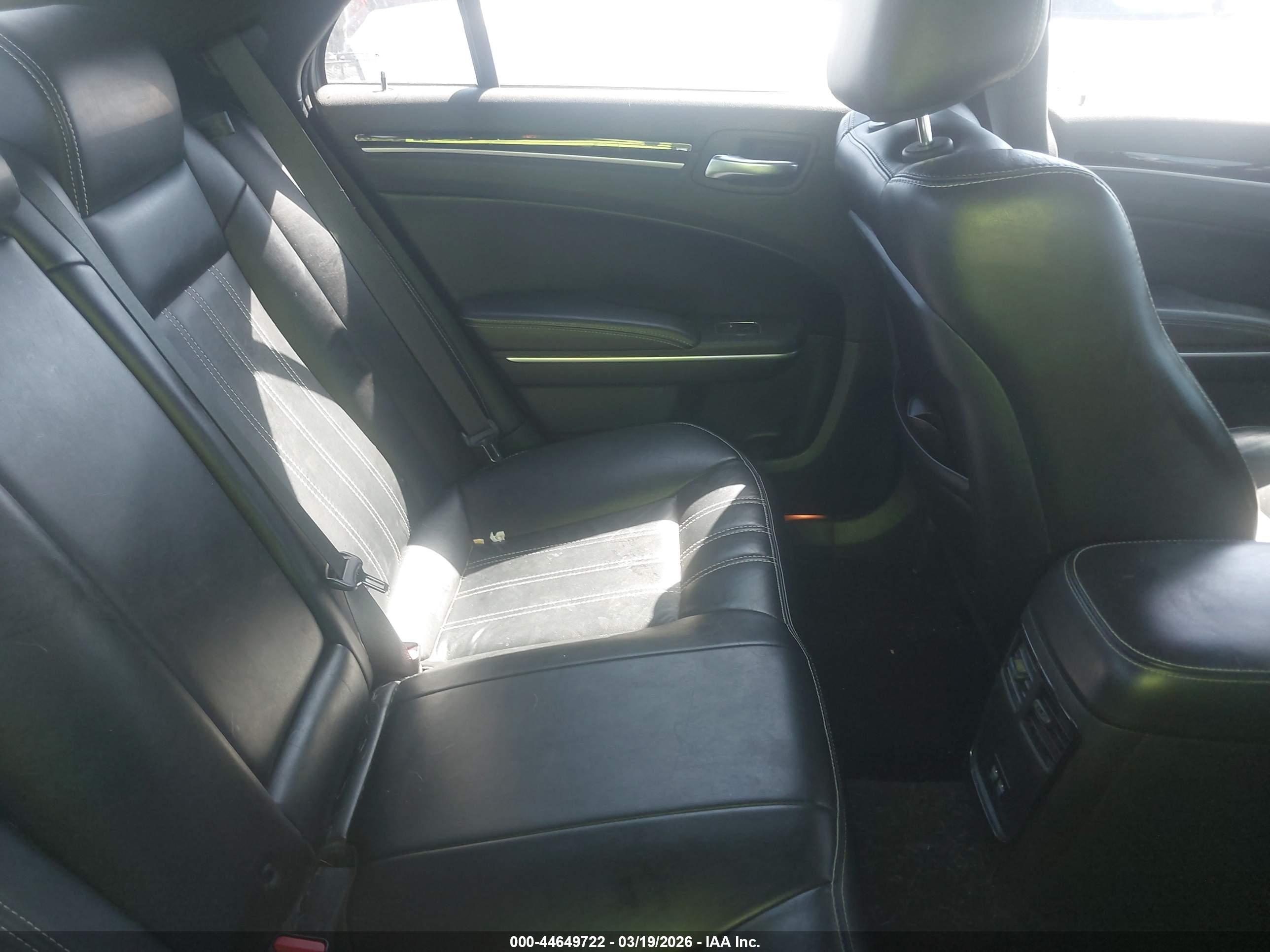 CHRYSLER 300 image 8