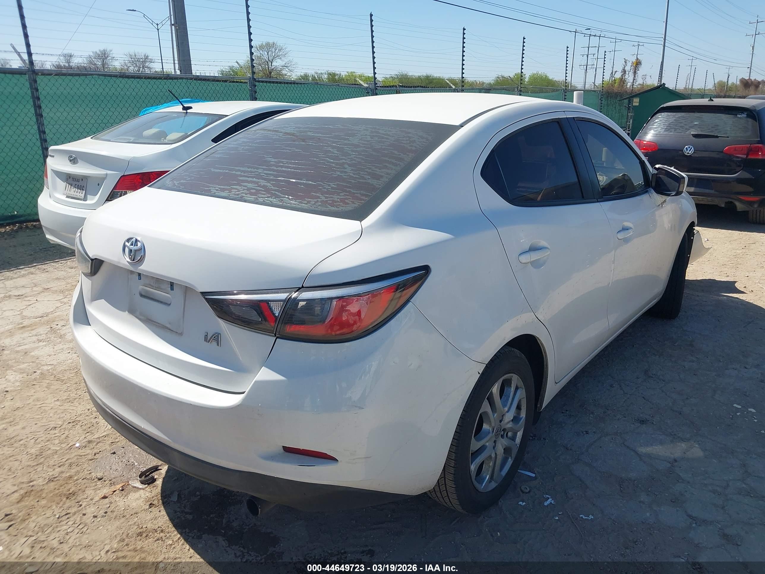 TOYOTA YARIS image 4