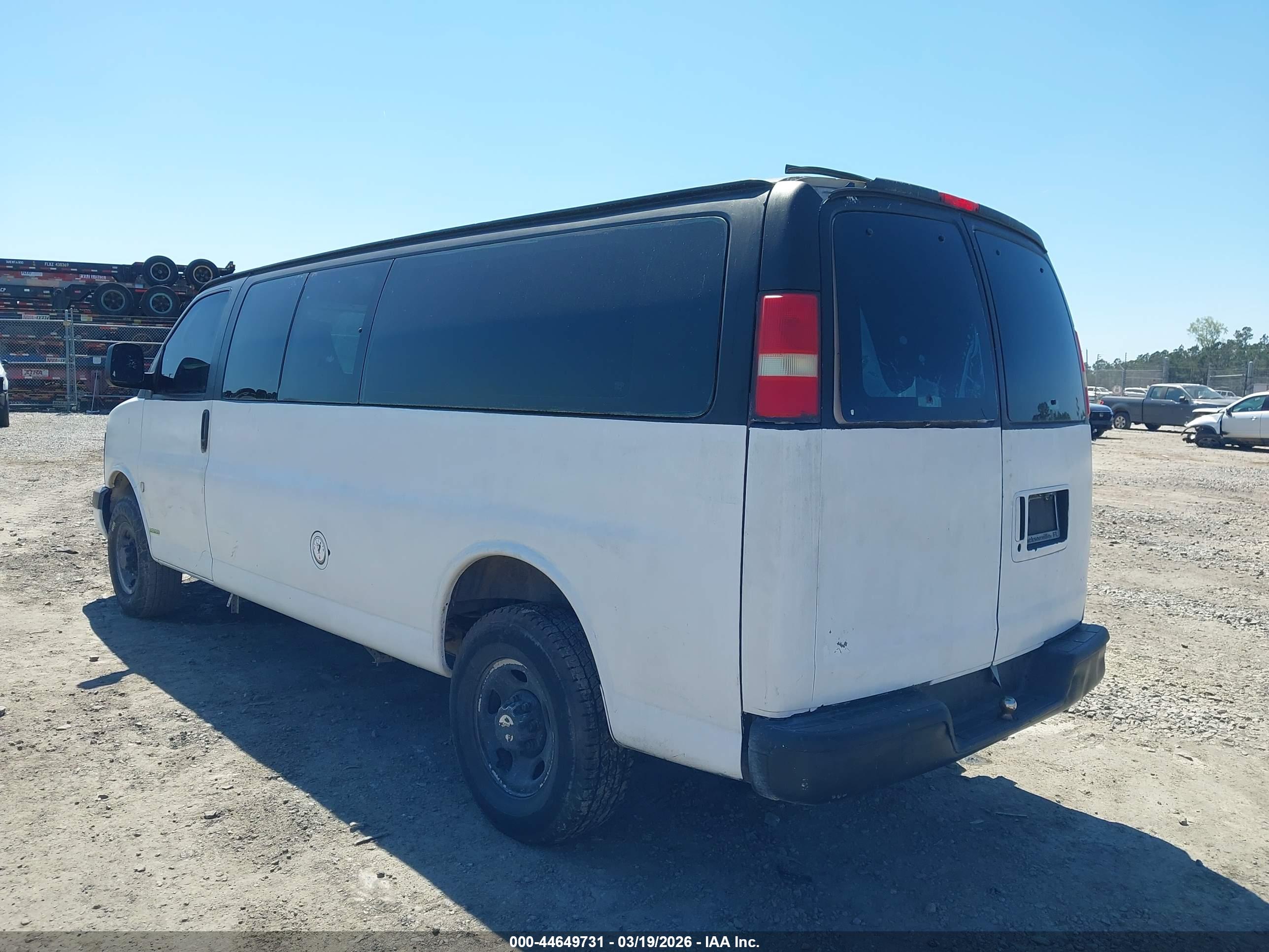 CHEVROLET EXPRESS image 3