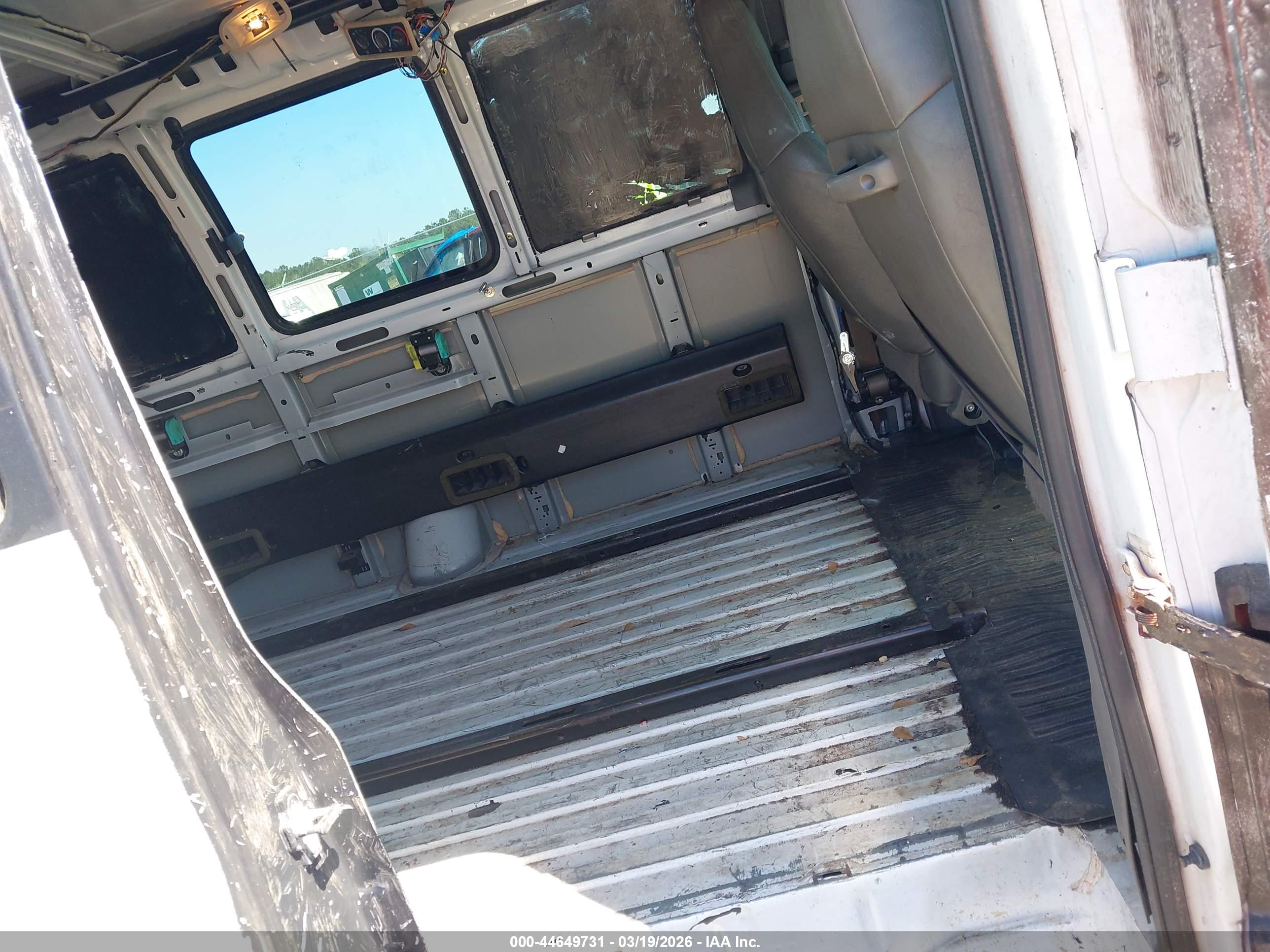 CHEVROLET EXPRESS image 8