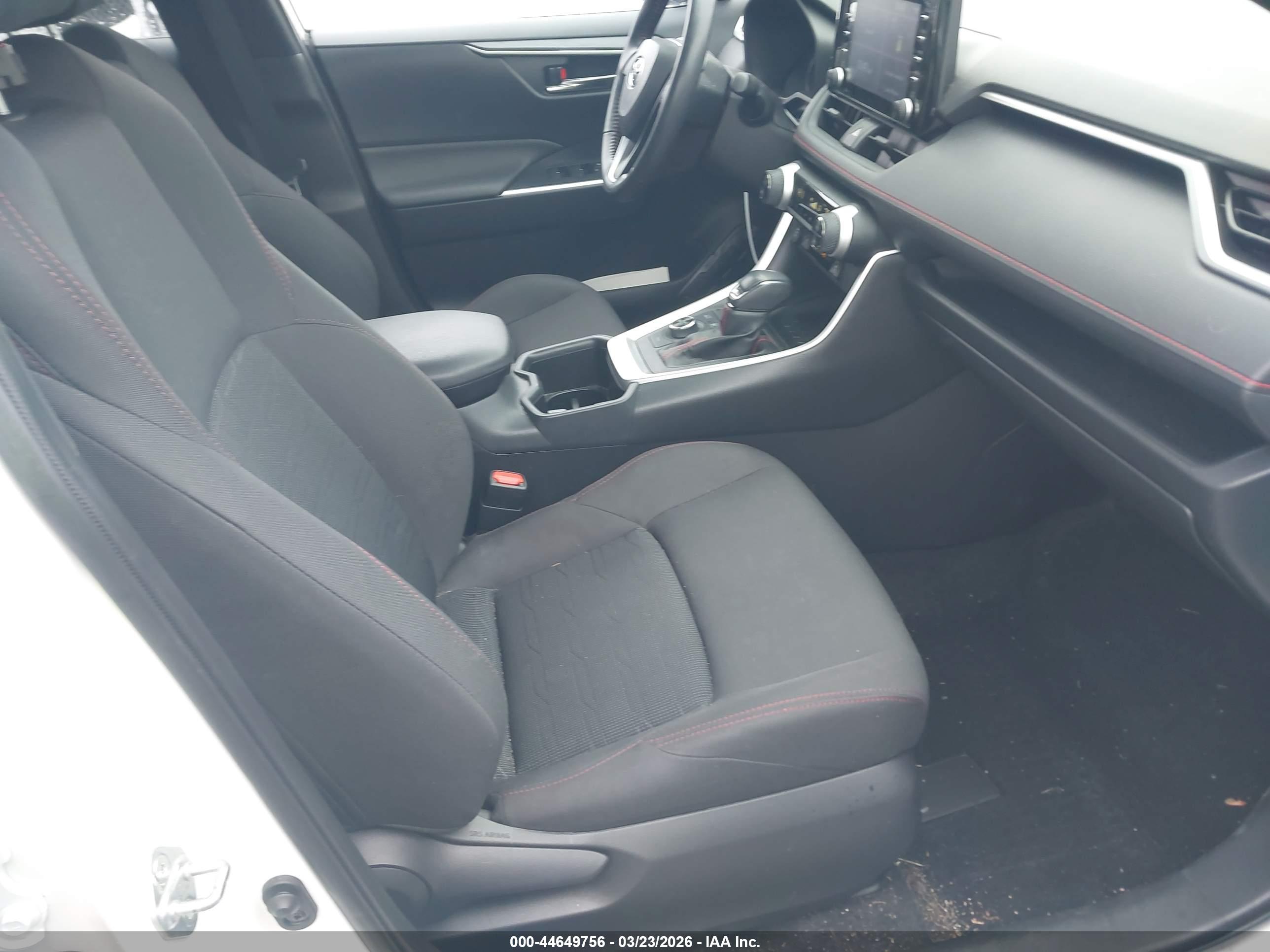 TOYOTA RAV4 image 5