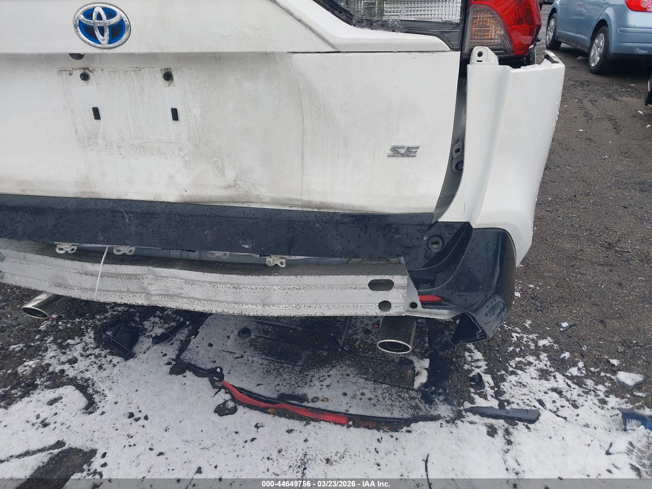 TOYOTA RAV4 image 6