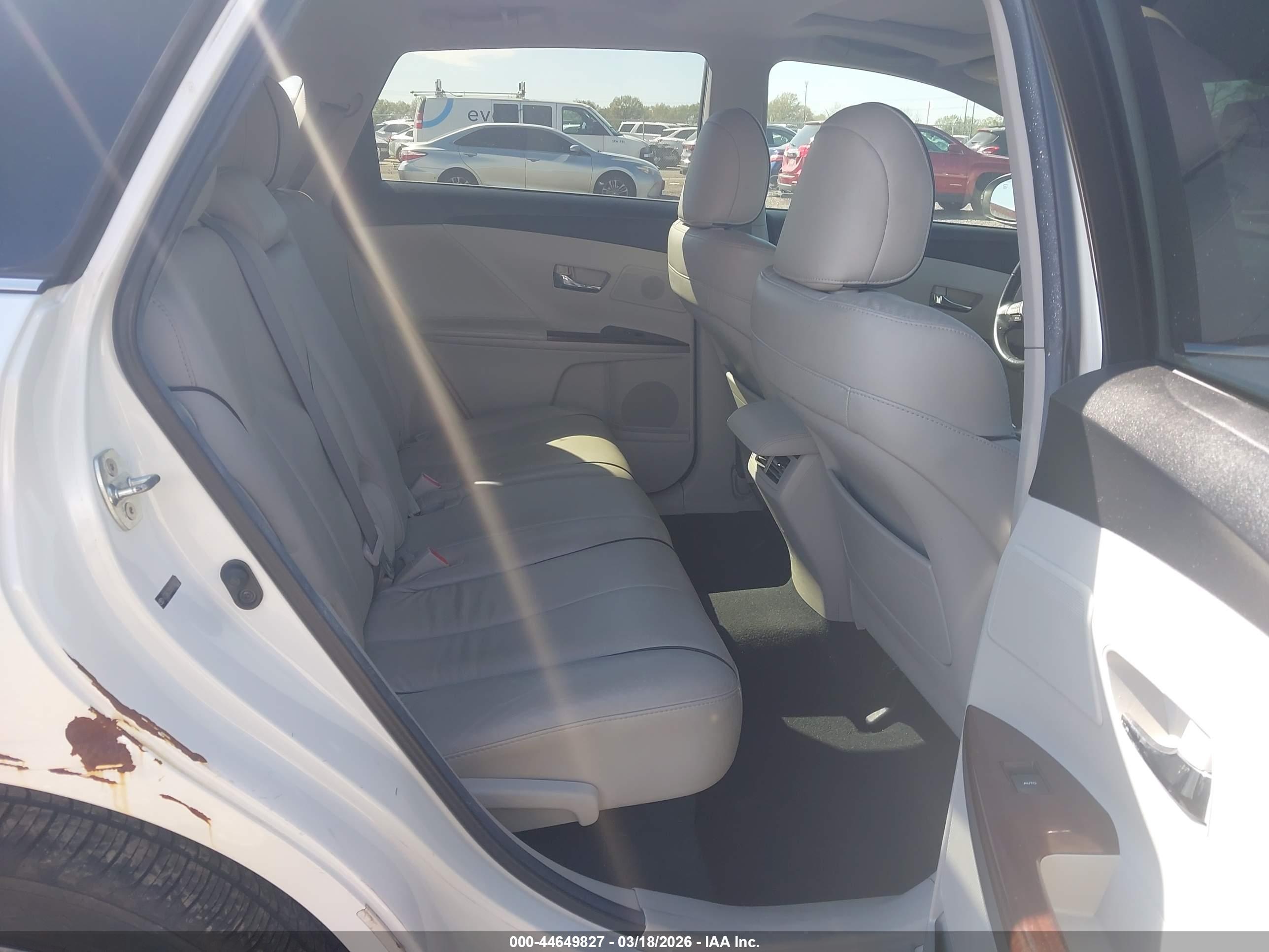 TOYOTA VENZA image 8