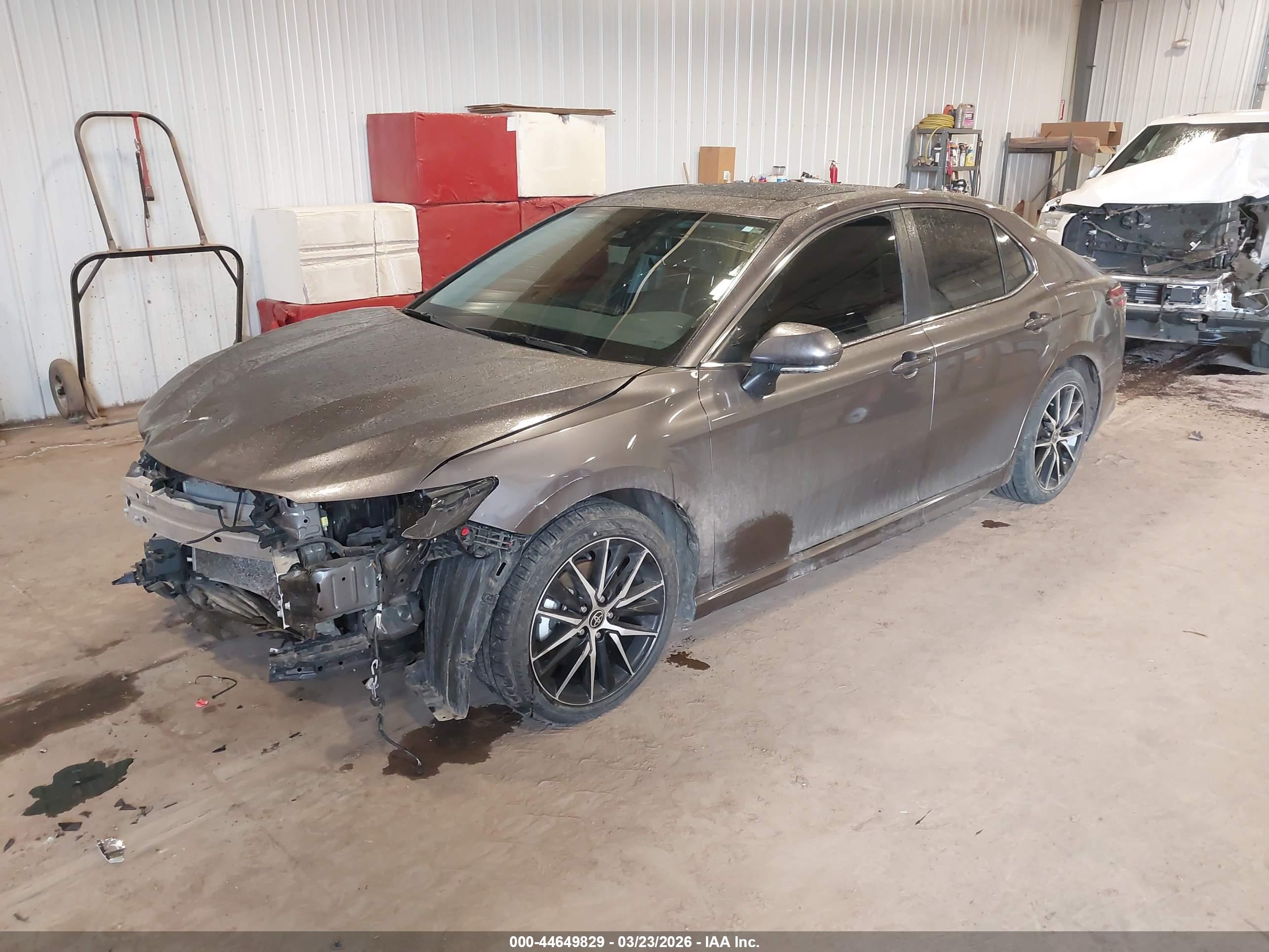 TOYOTA CAMRY image 2