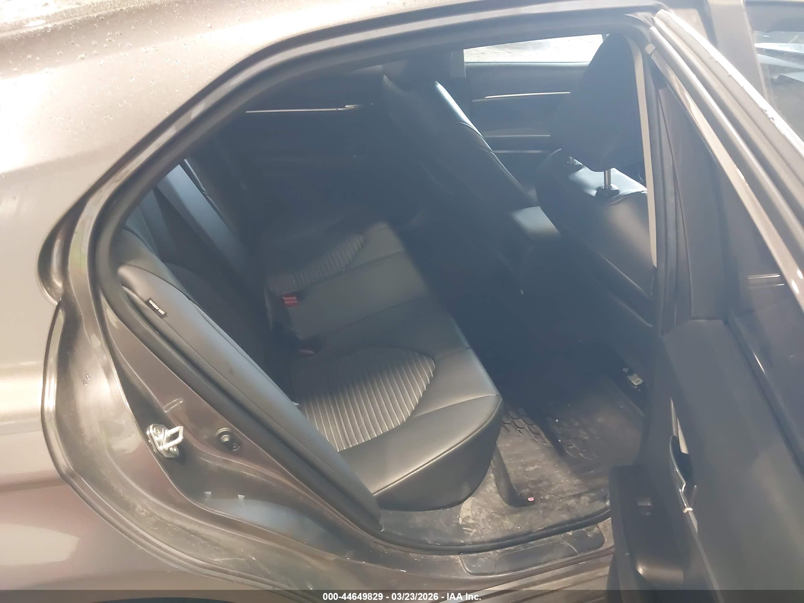 TOYOTA CAMRY image 8