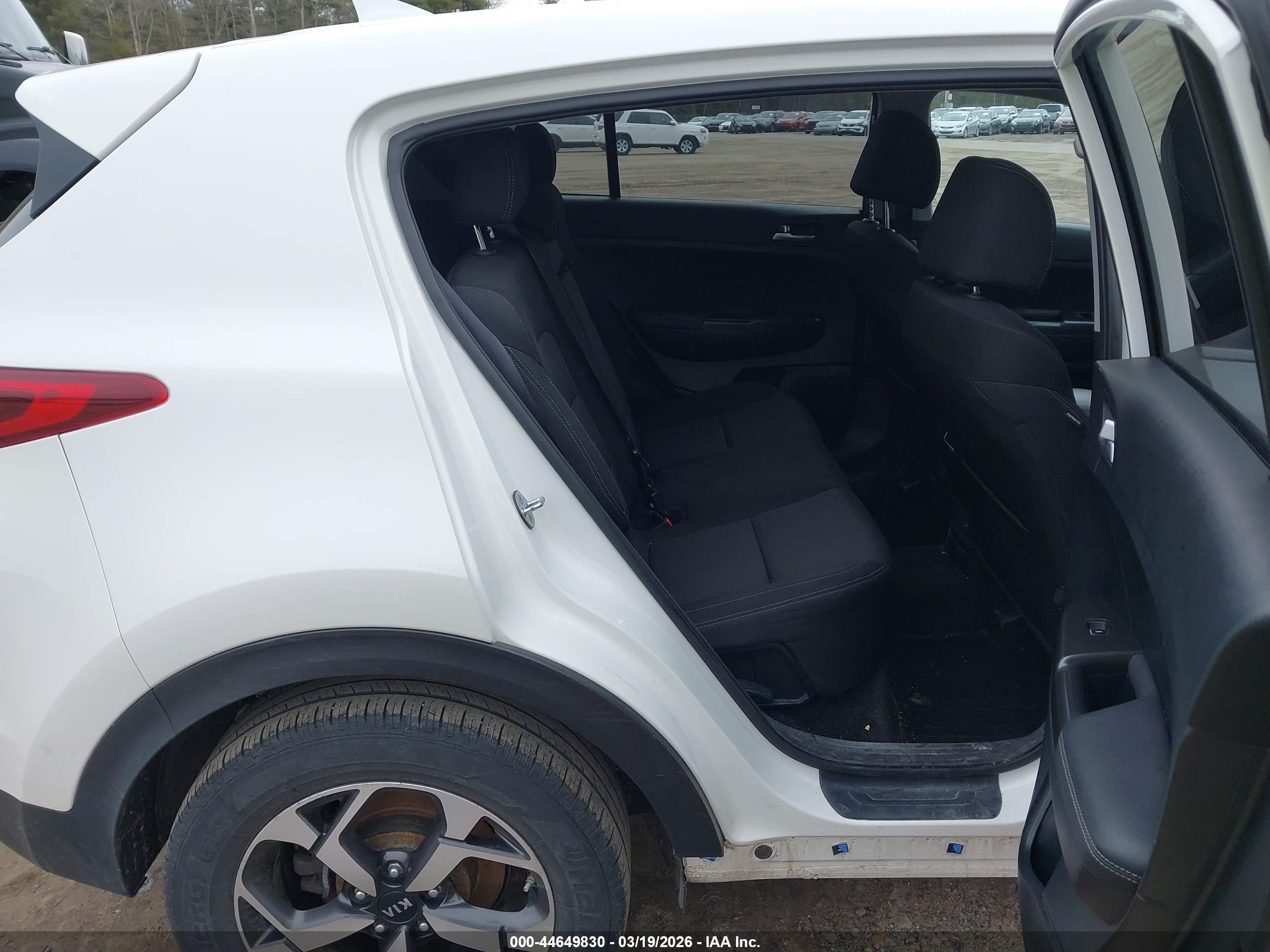 KIA SPORTAGE image 8