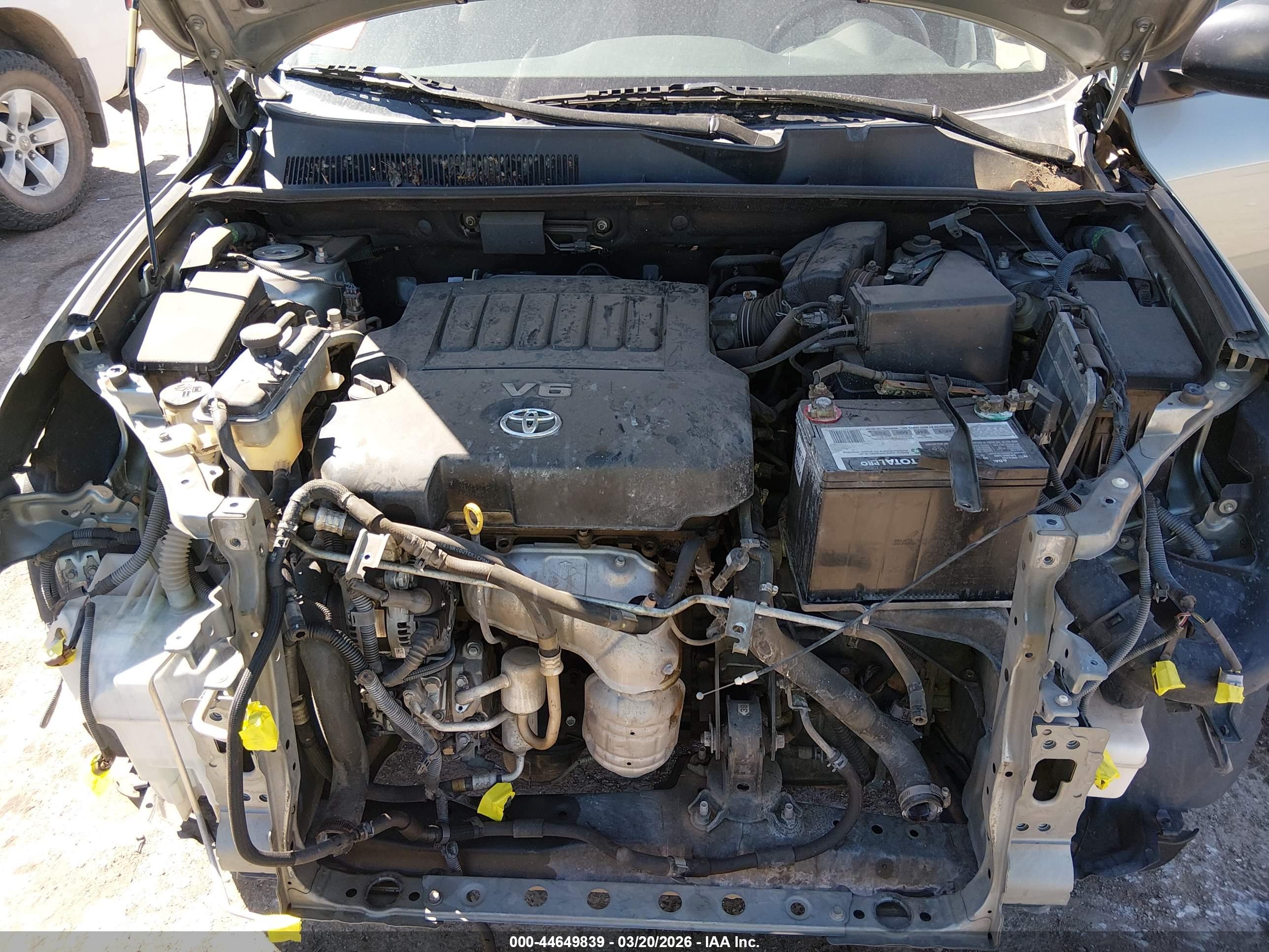 TOYOTA RAV4 image 10