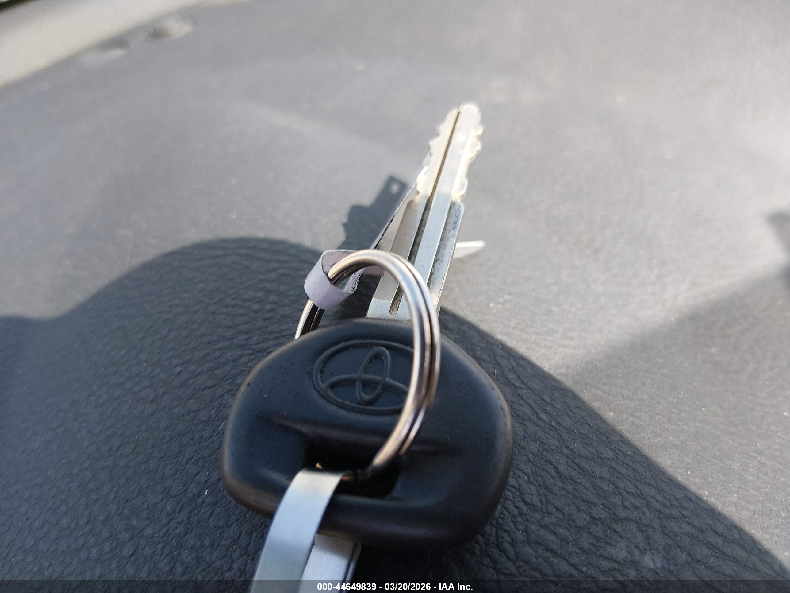 TOYOTA RAV4 image 11