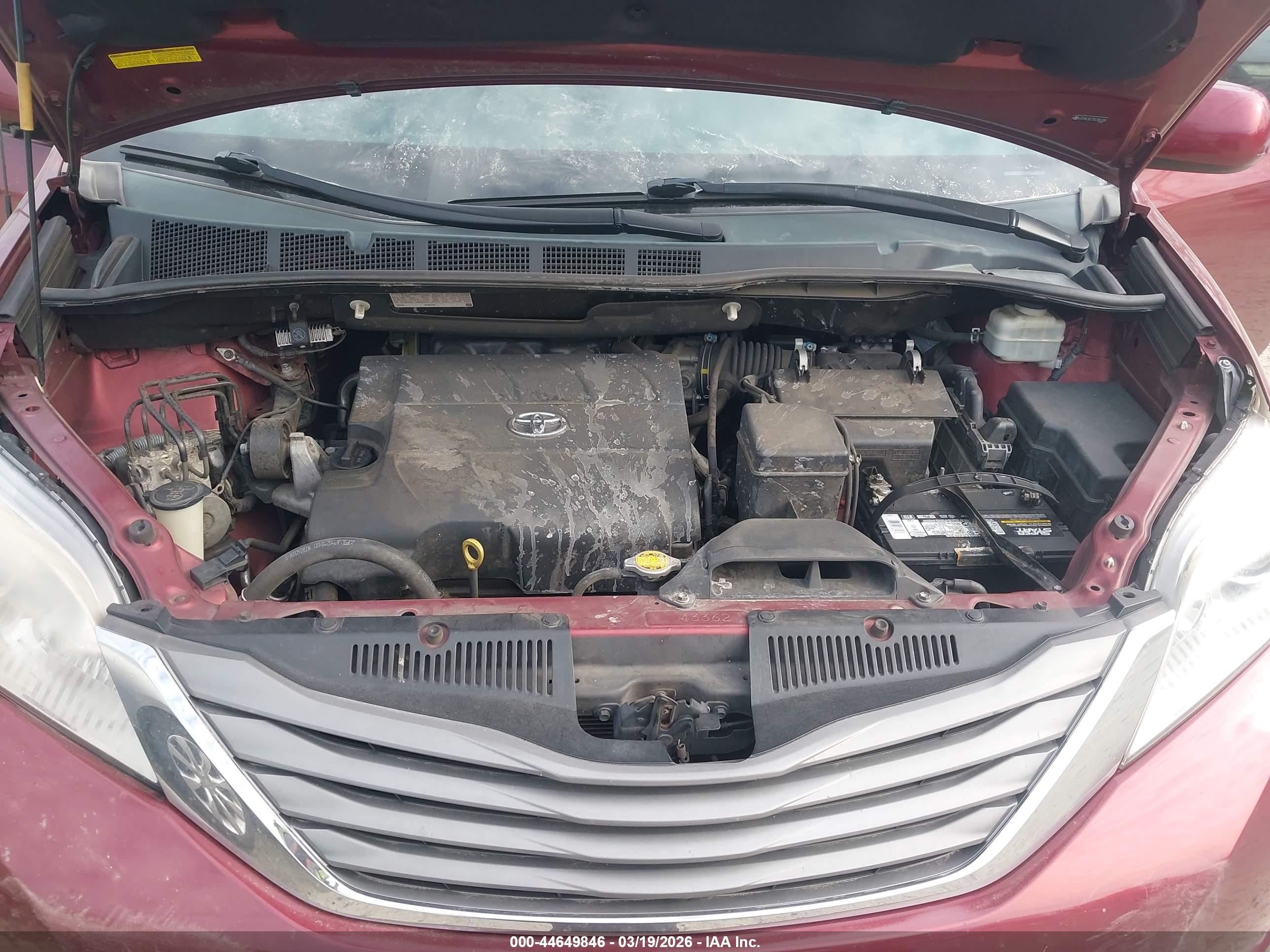 TOYOTA SIENNA image 10