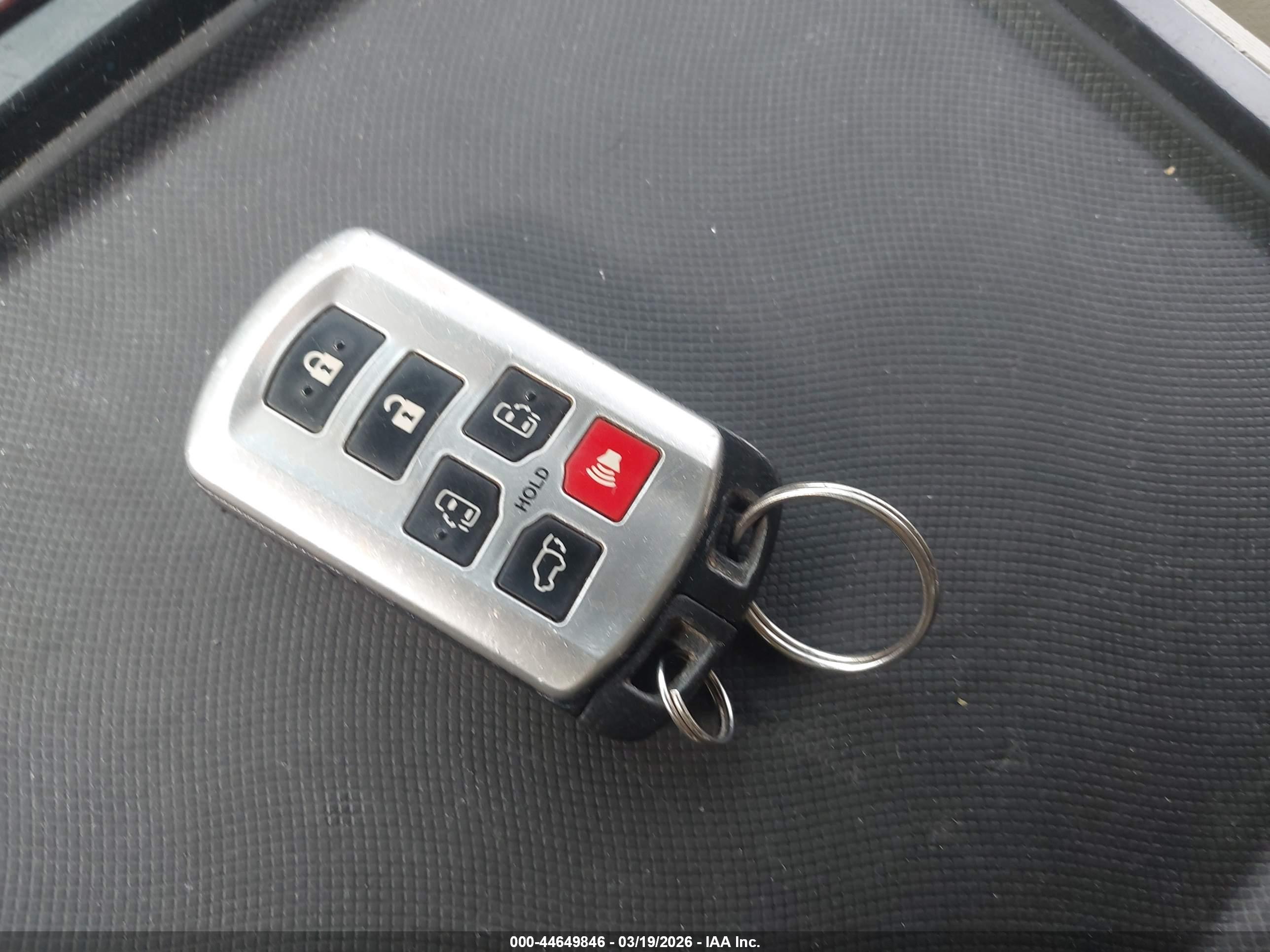 TOYOTA SIENNA image 11