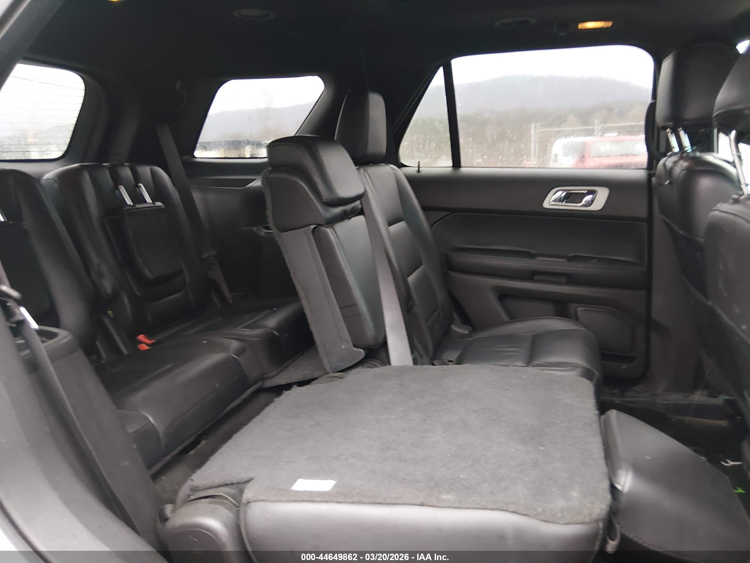 FORD EXPLORER image 8
