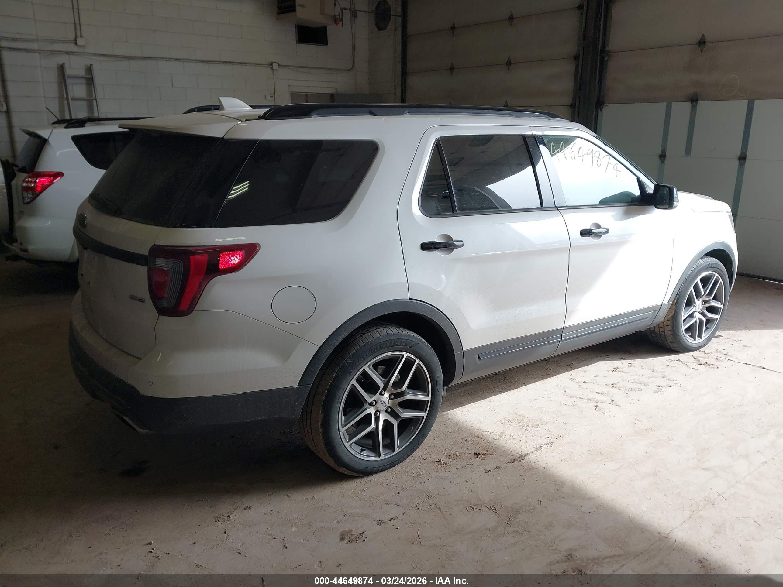 FORD EXPLORER image 4