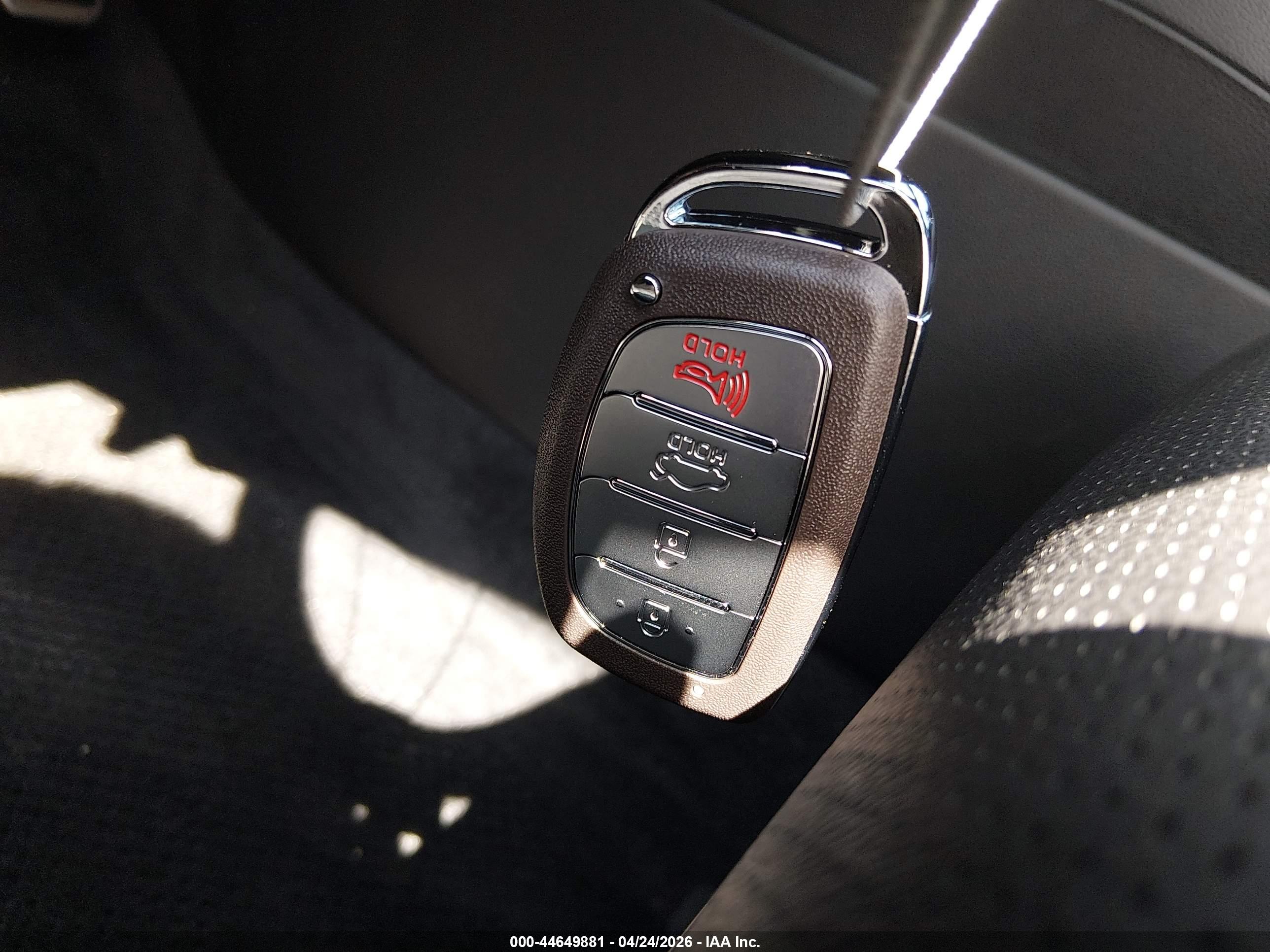 HYUNDAI ELANTRA image 11