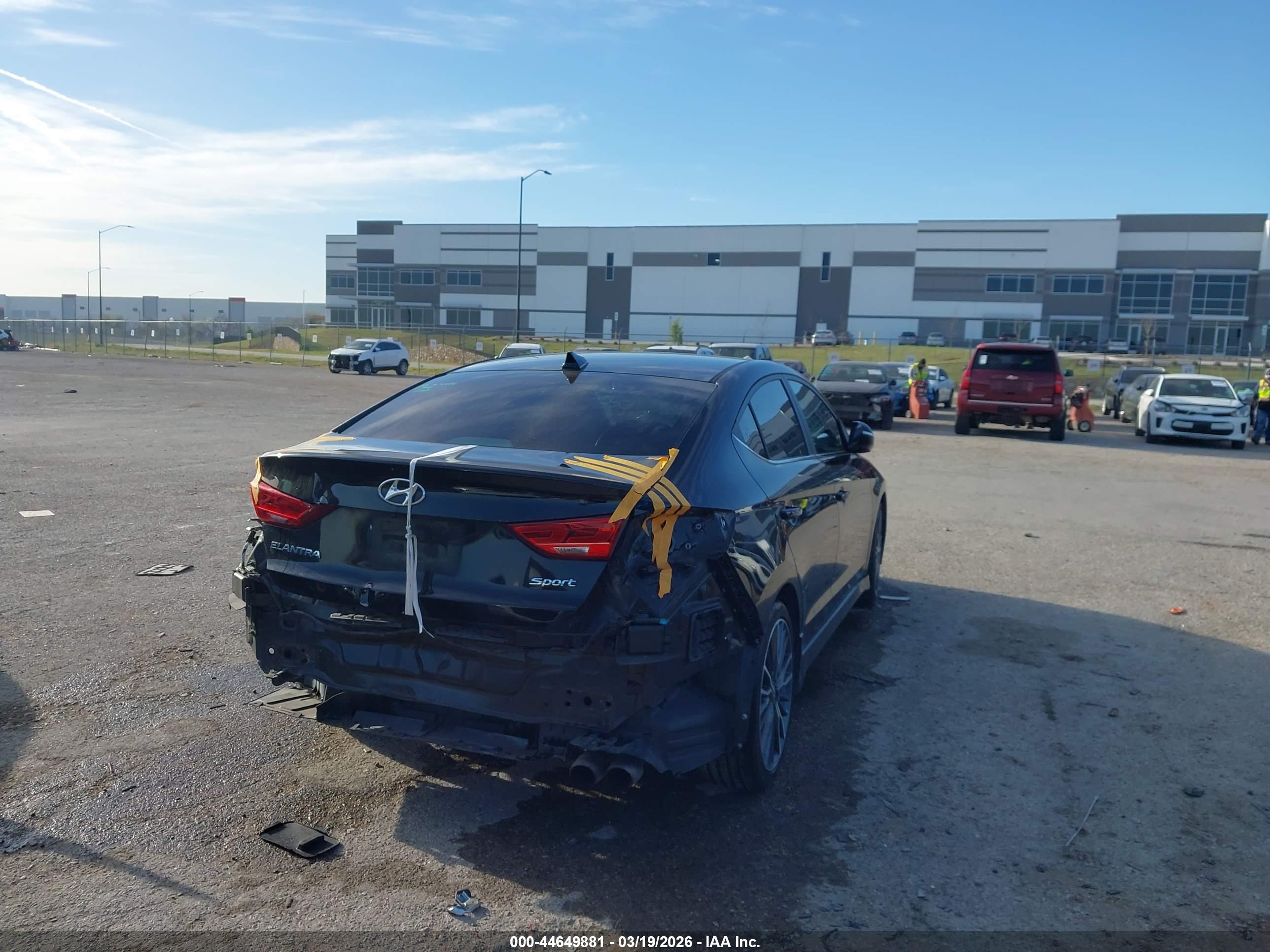 HYUNDAI ELANTRA image 4
