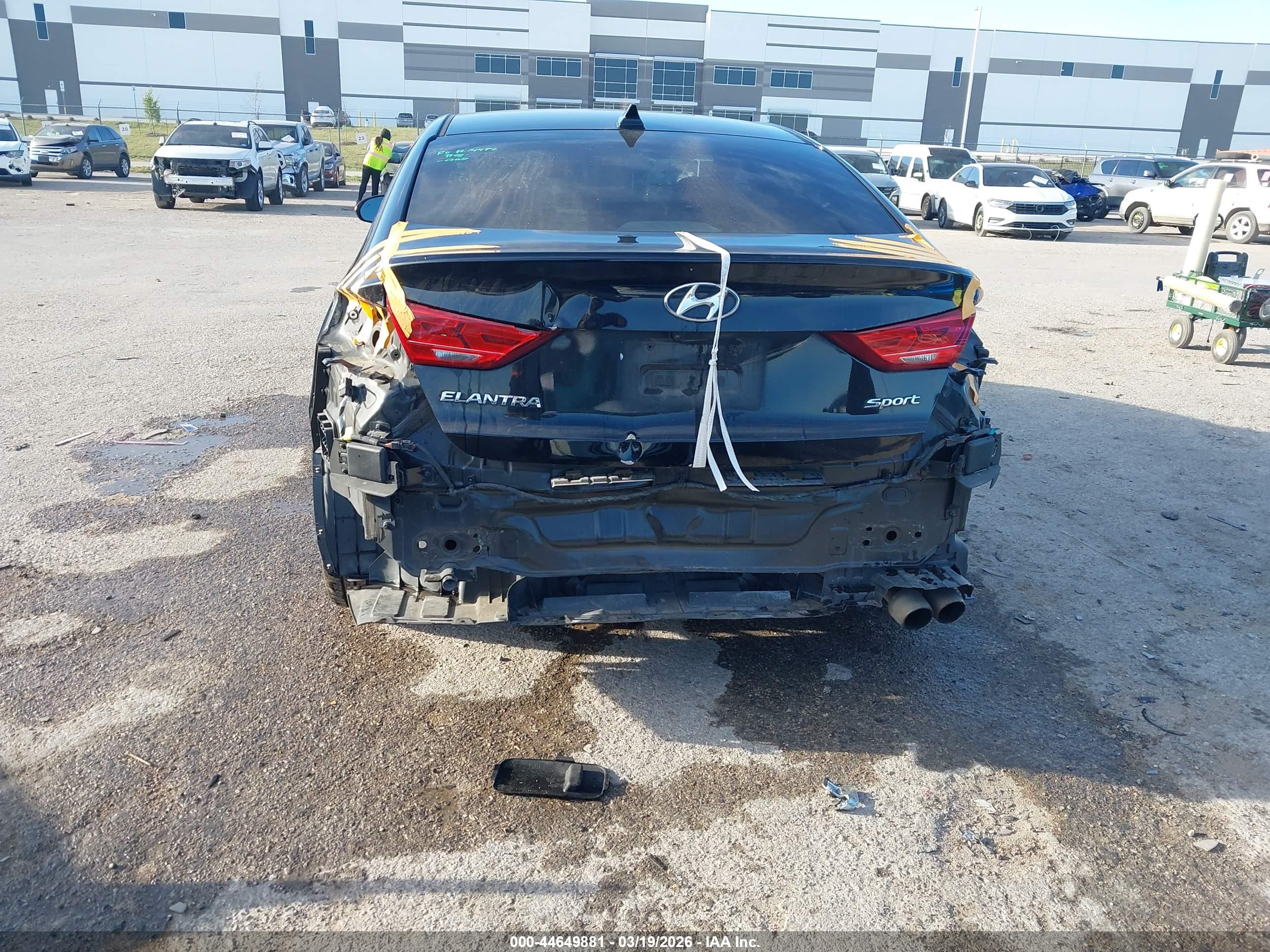 HYUNDAI ELANTRA image 6