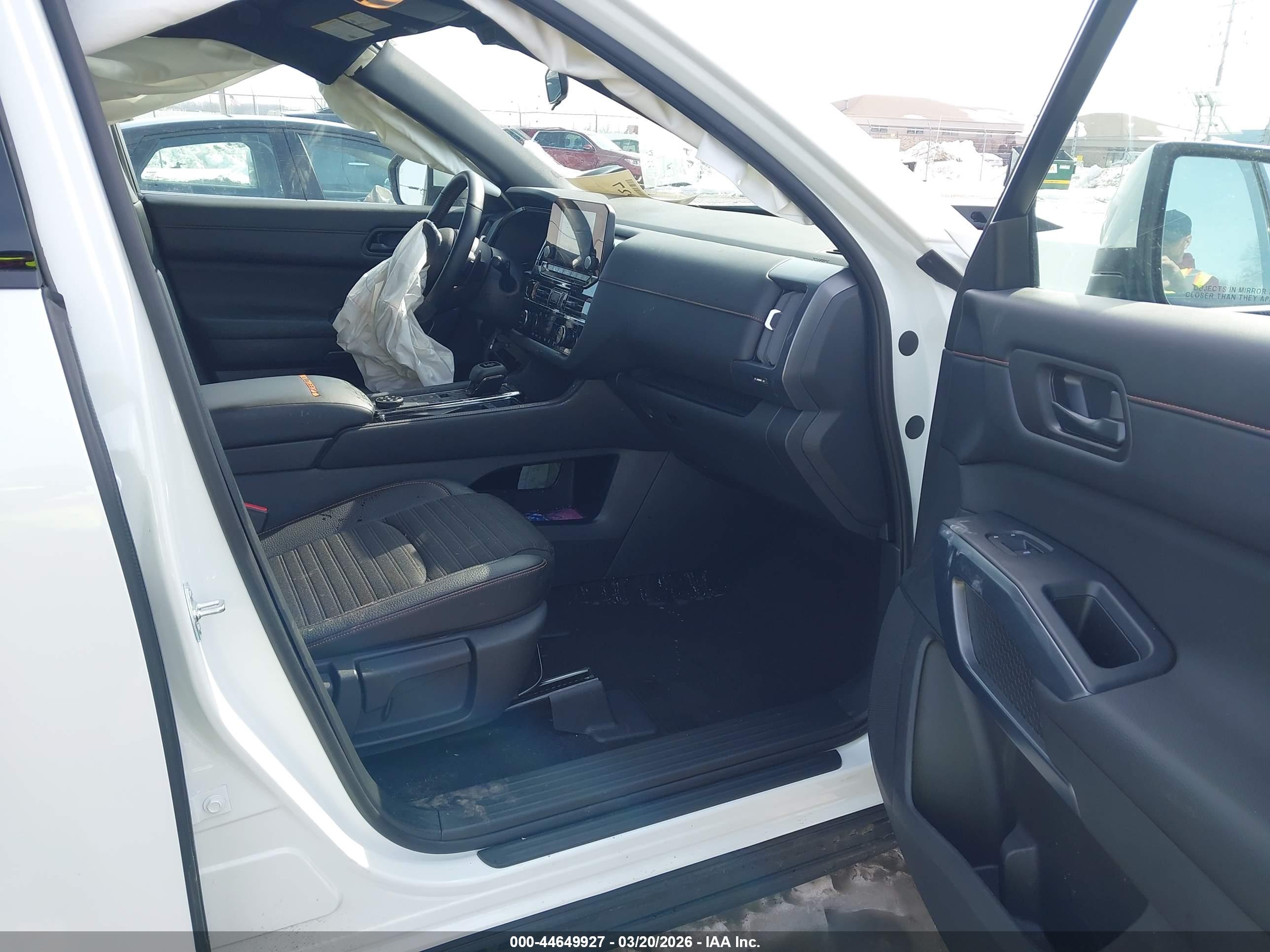 NISSAN PATHFINDER image 5