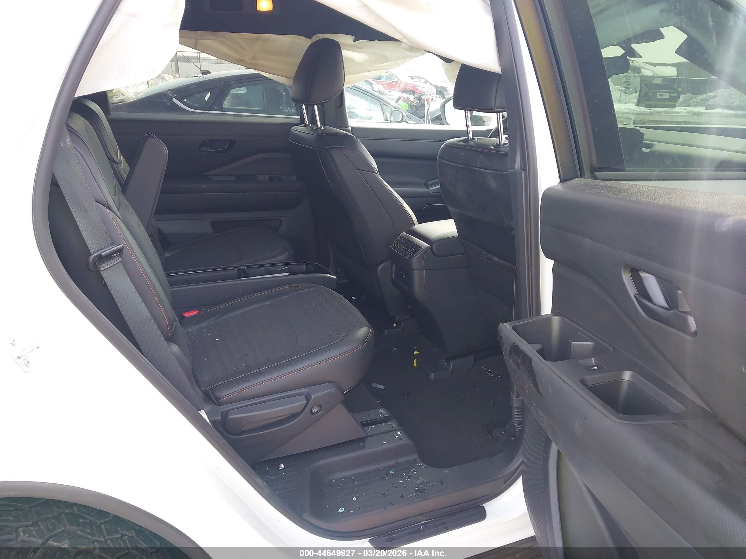 NISSAN PATHFINDER image 8