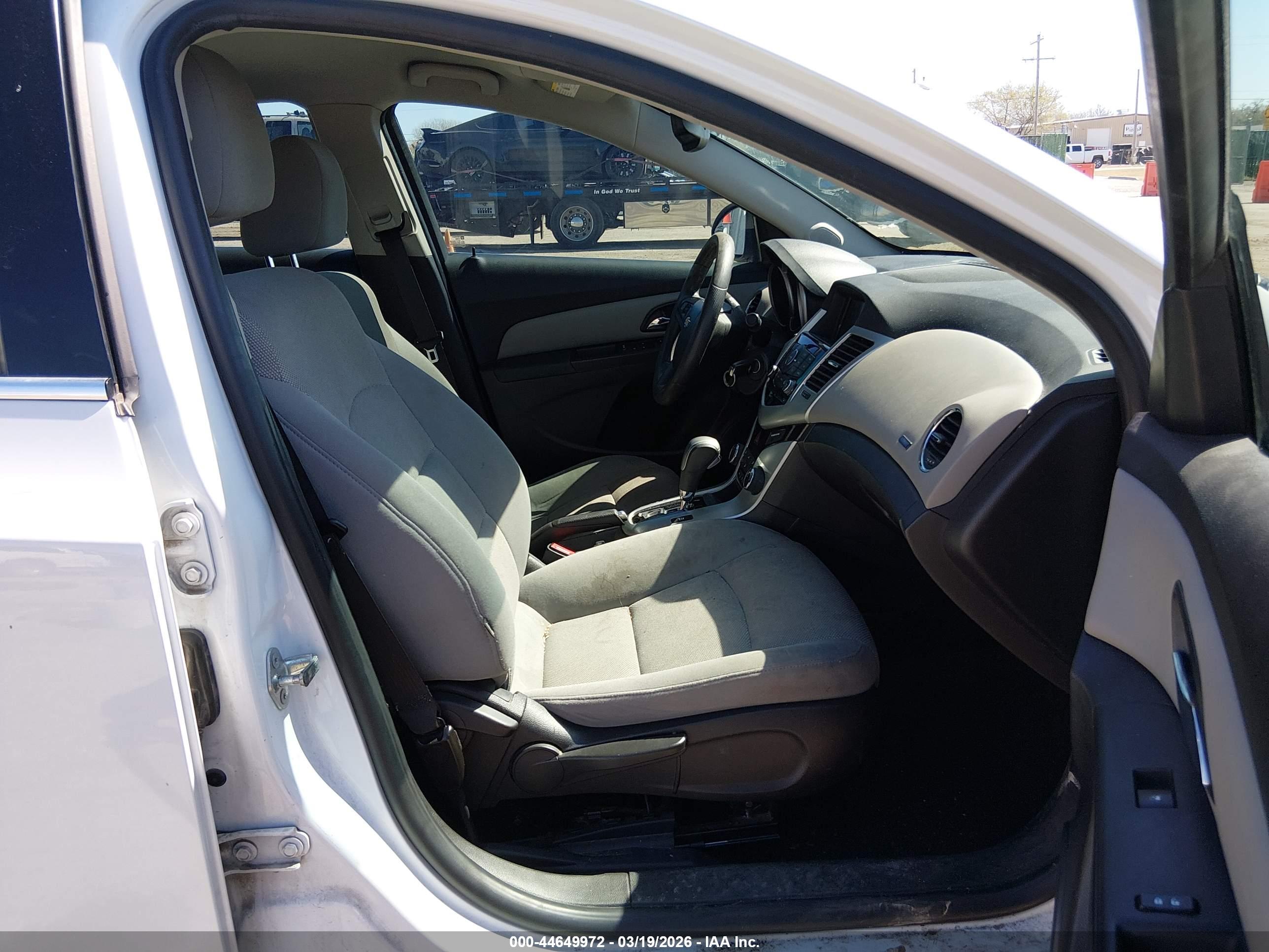 CHEVROLET CRUZE image 5