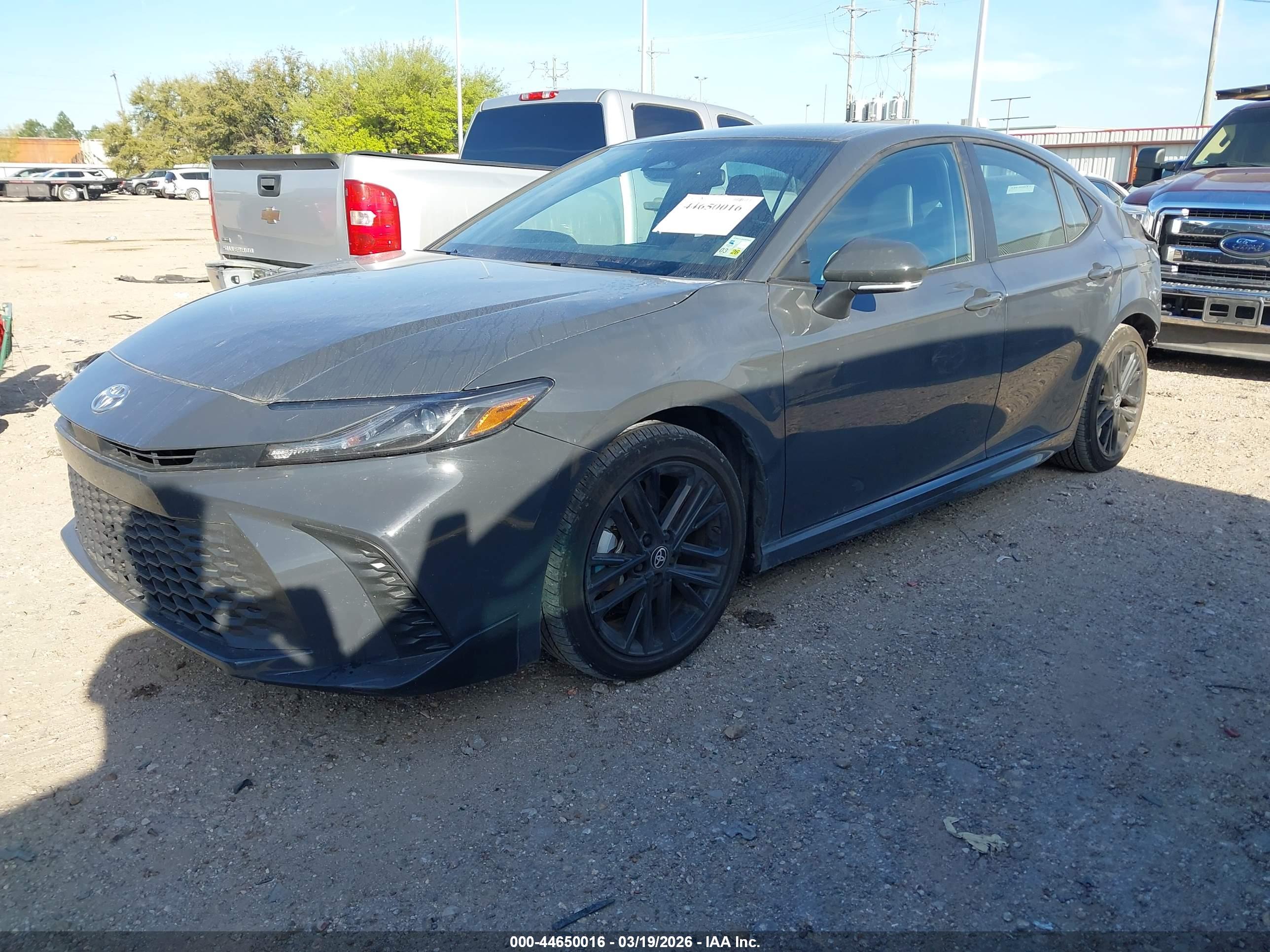 TOYOTA CAMRY image 2