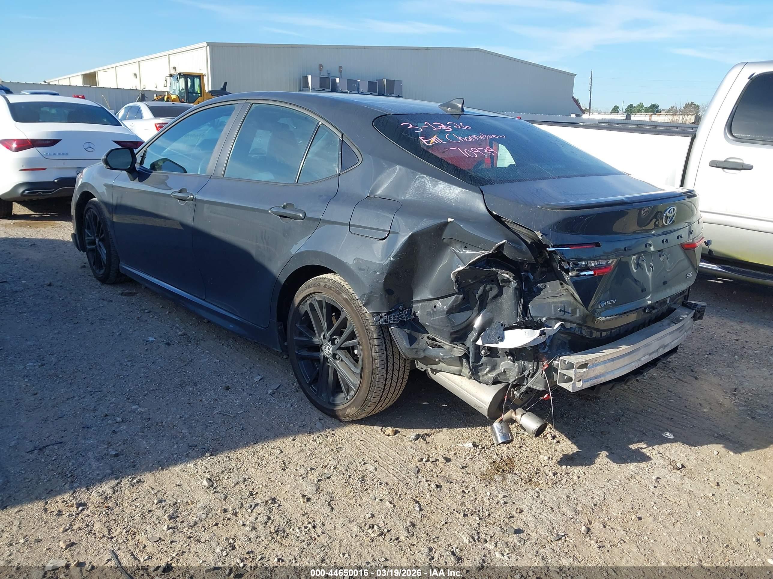 TOYOTA CAMRY image 3