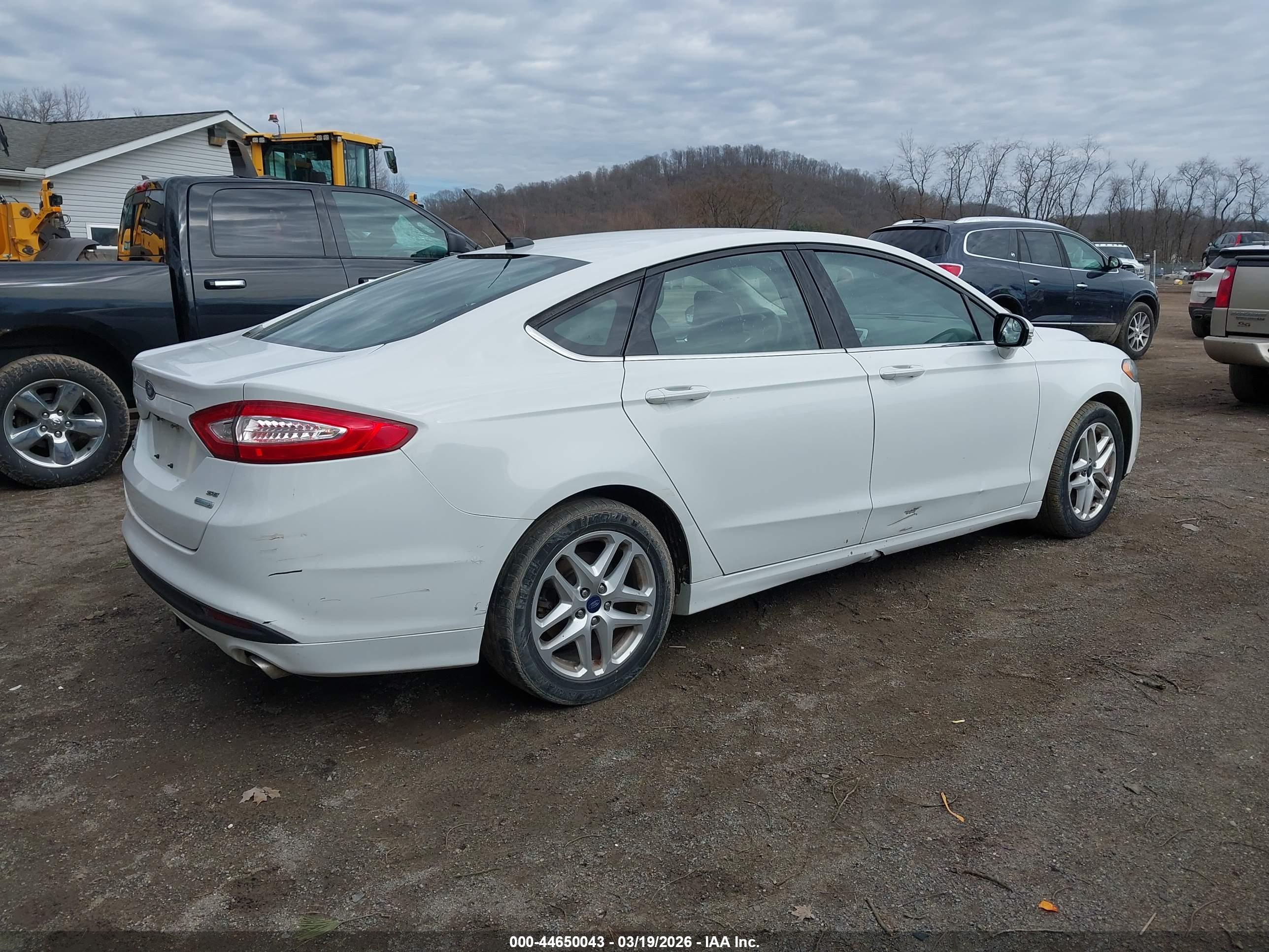 FORD FUSION image 4