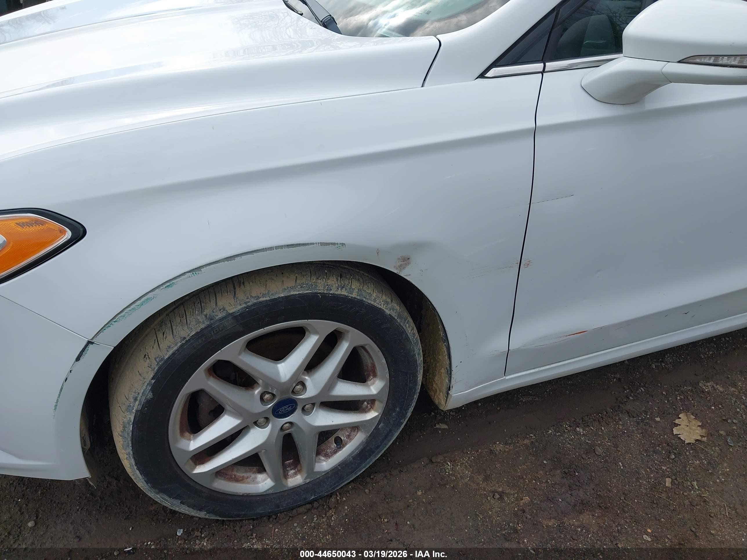 FORD FUSION image 6