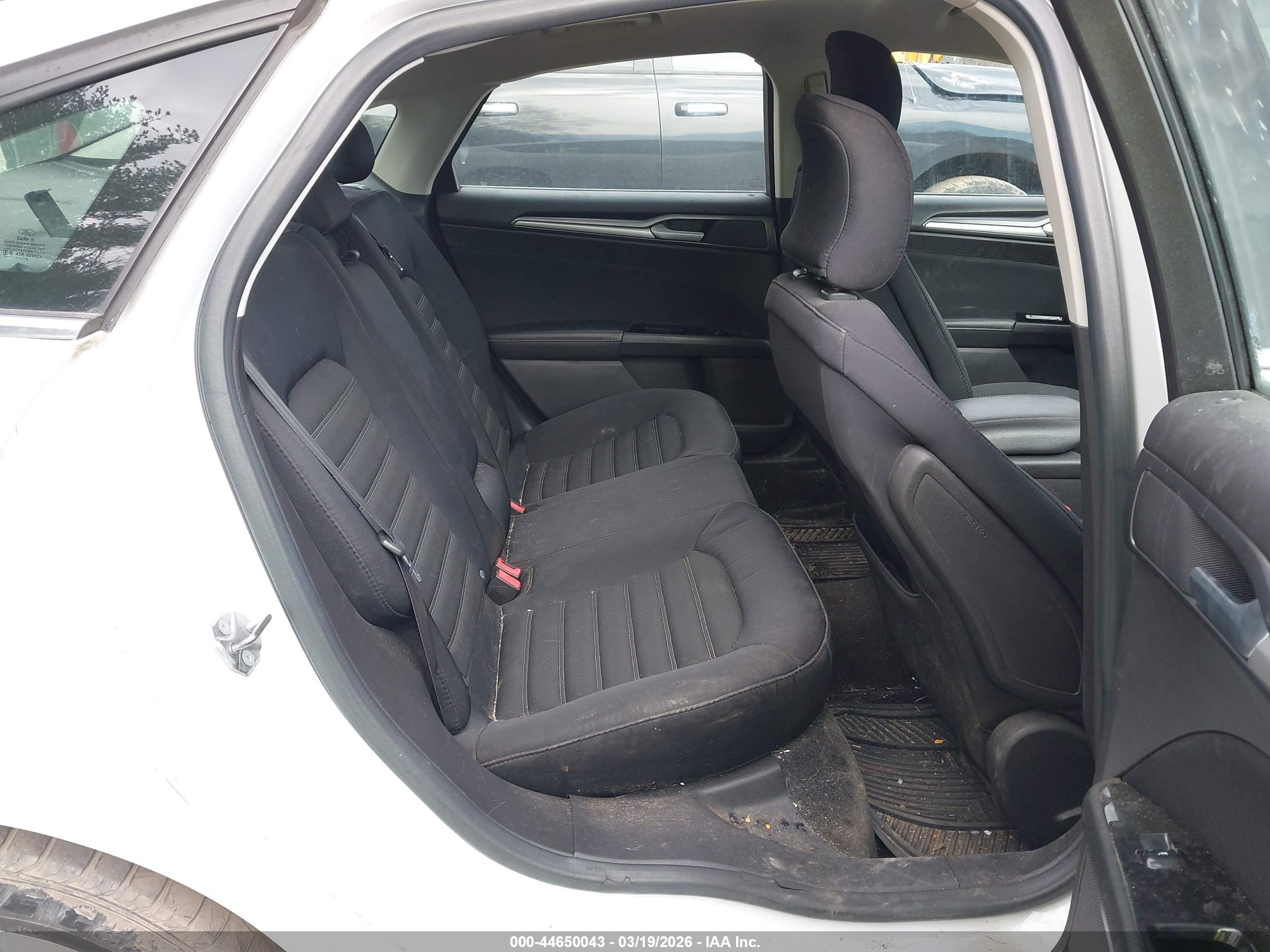 FORD FUSION image 8