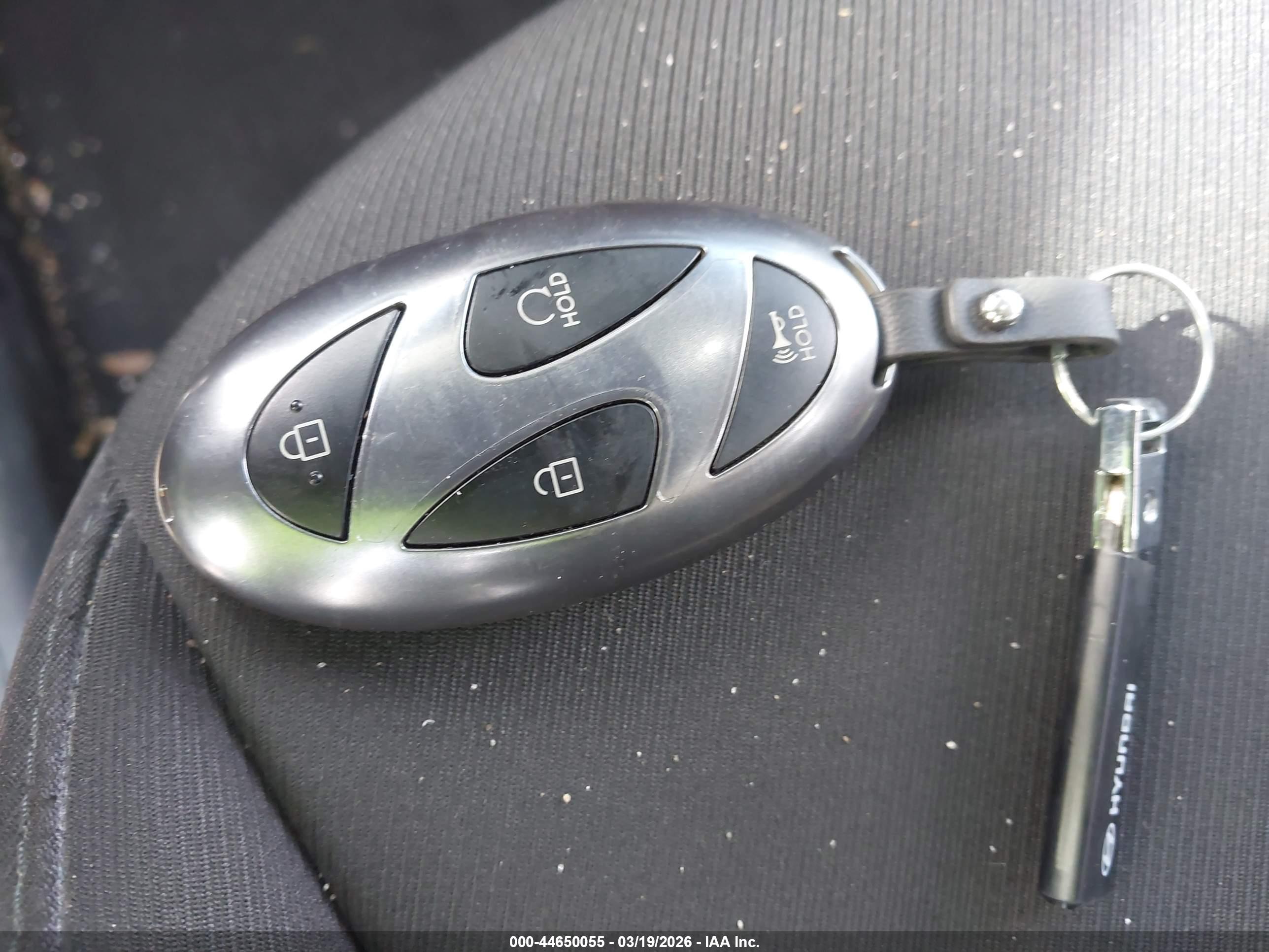 HYUNDAI TUCSON image 11