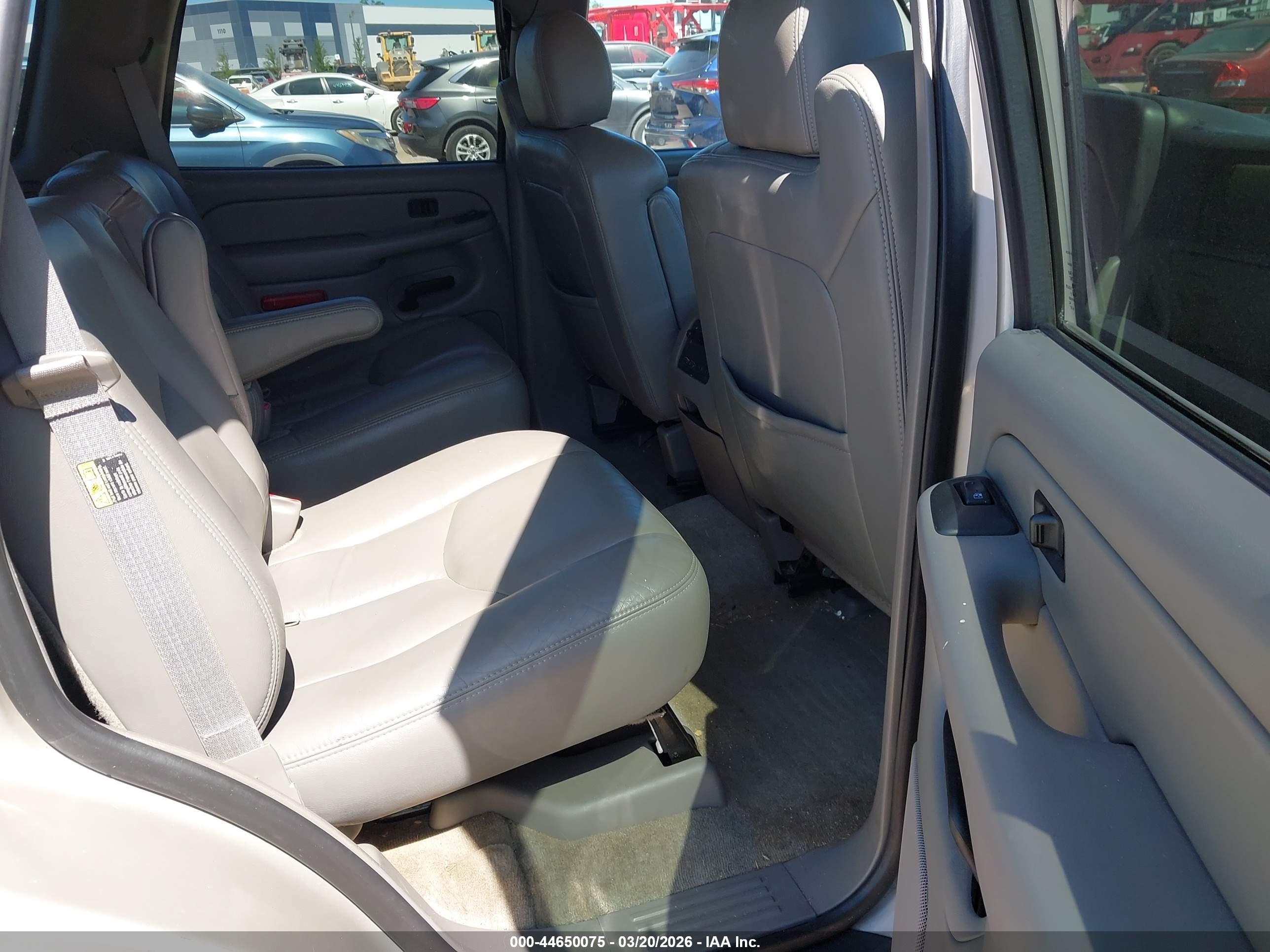CHEVROLET TAHOE image 8