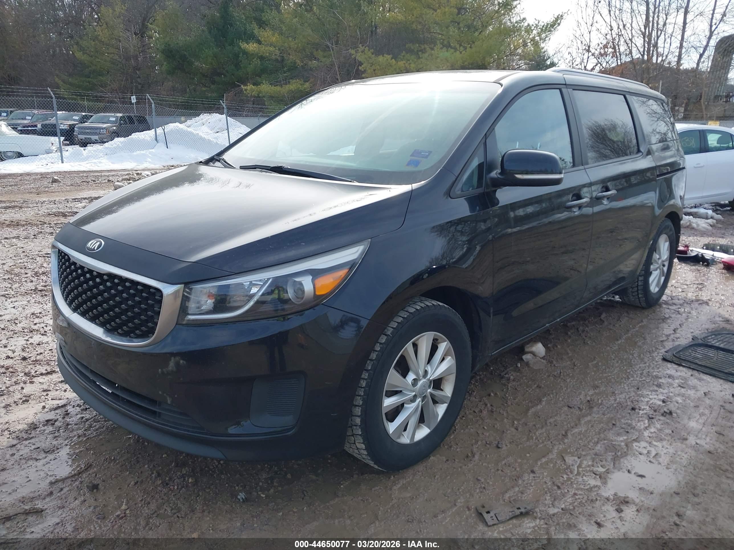 KIA SEDONA image 2