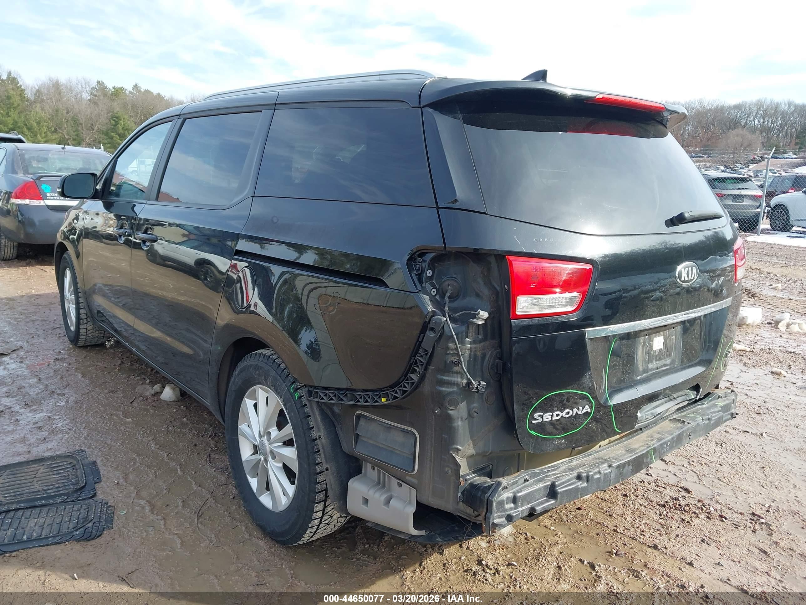 KIA SEDONA image 3