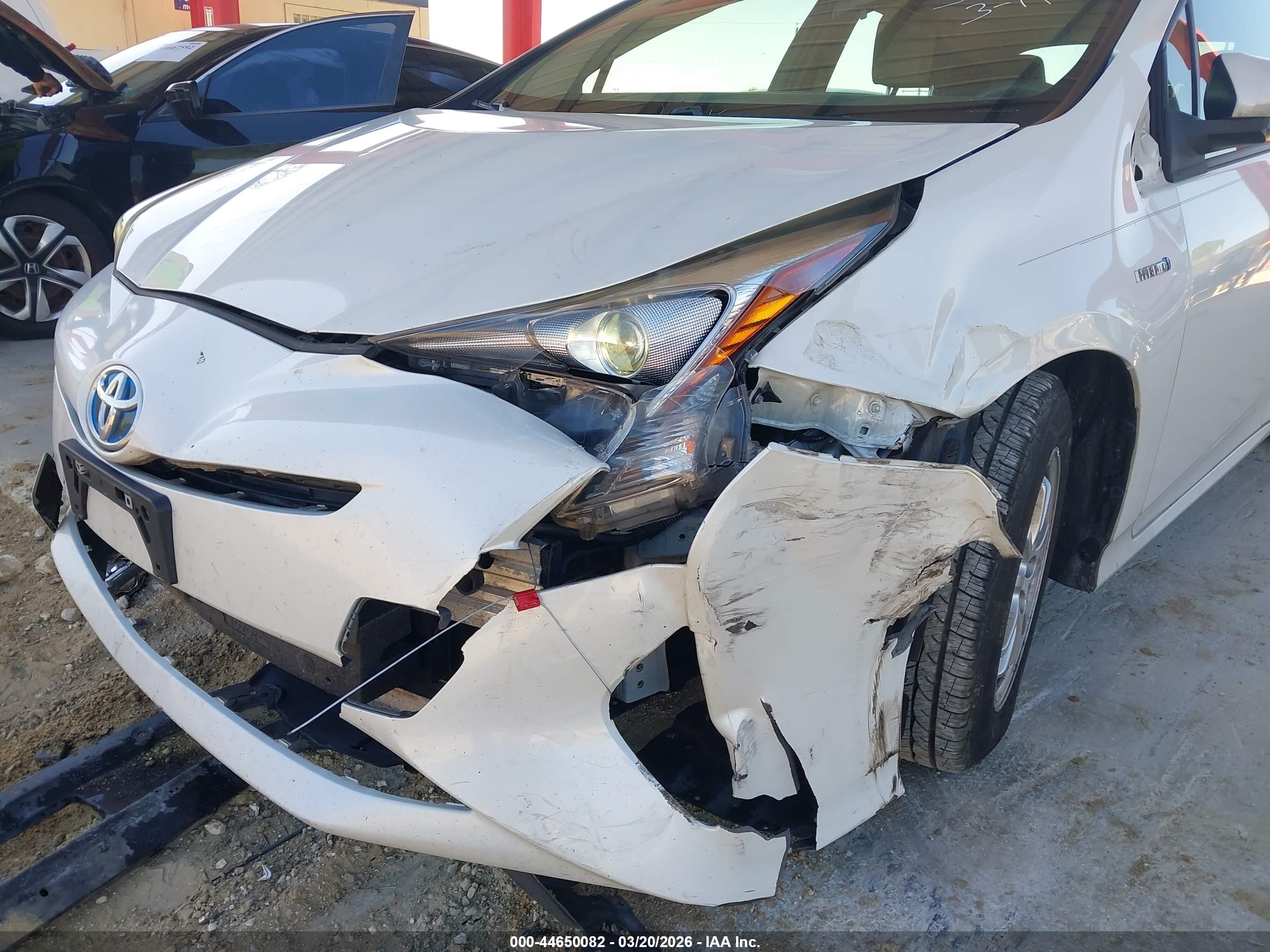 TOYOTA PRIUS image 6