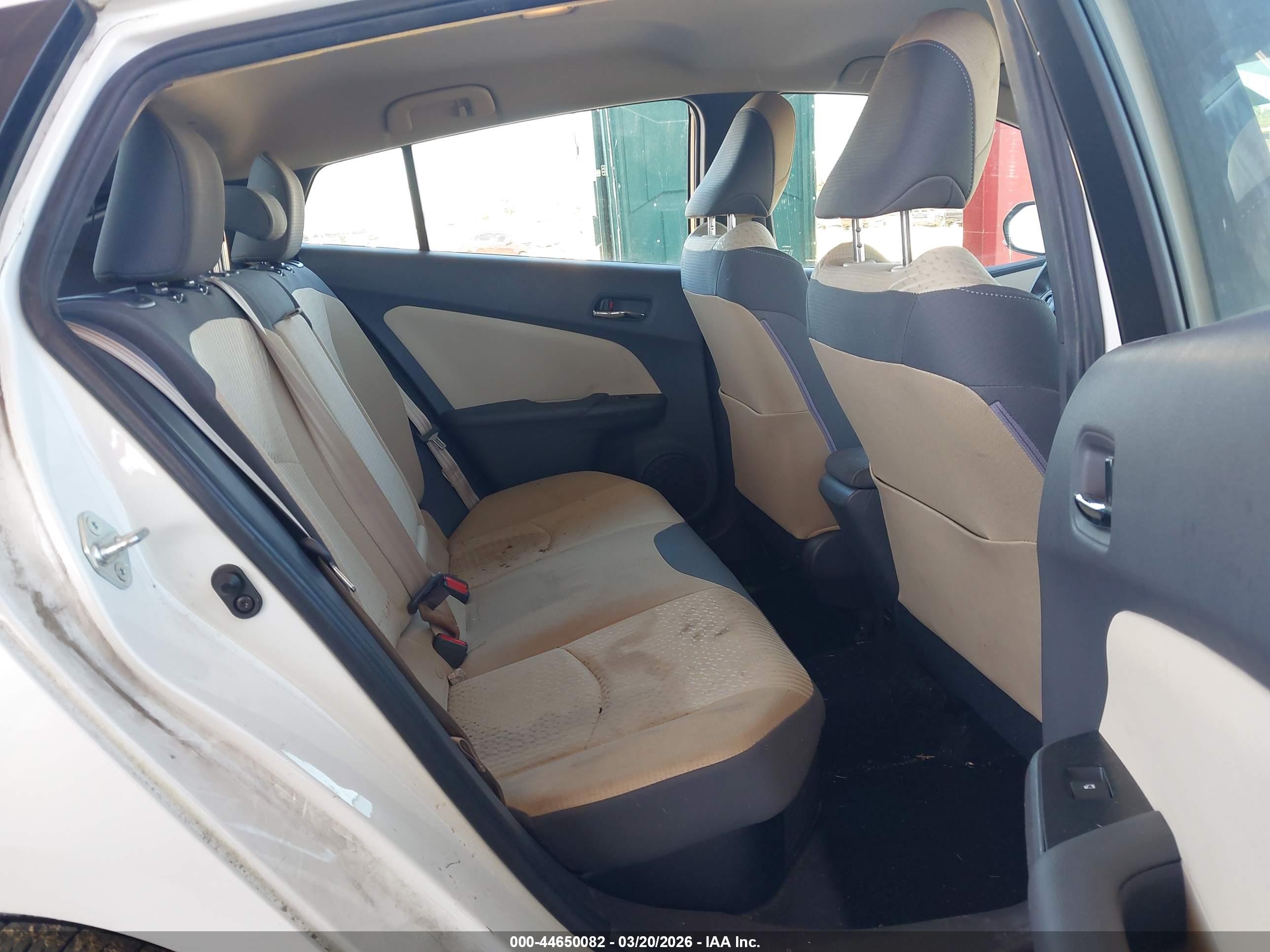 TOYOTA PRIUS image 8