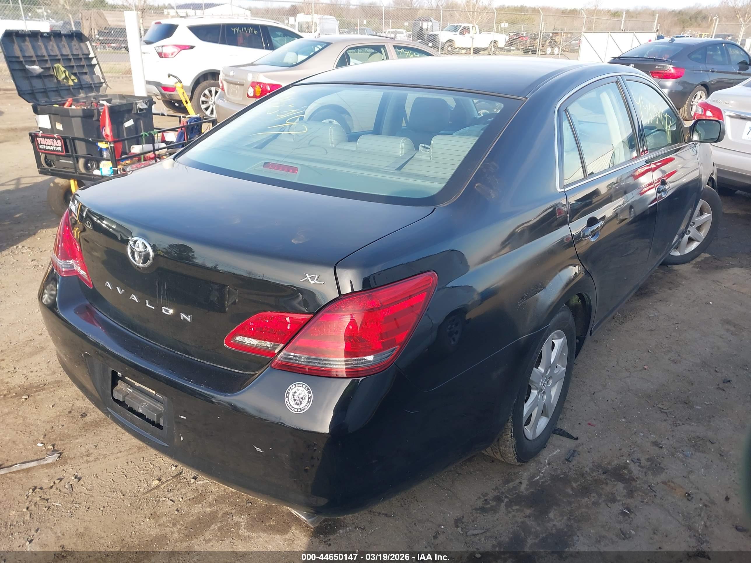 TOYOTA AVALON image 4