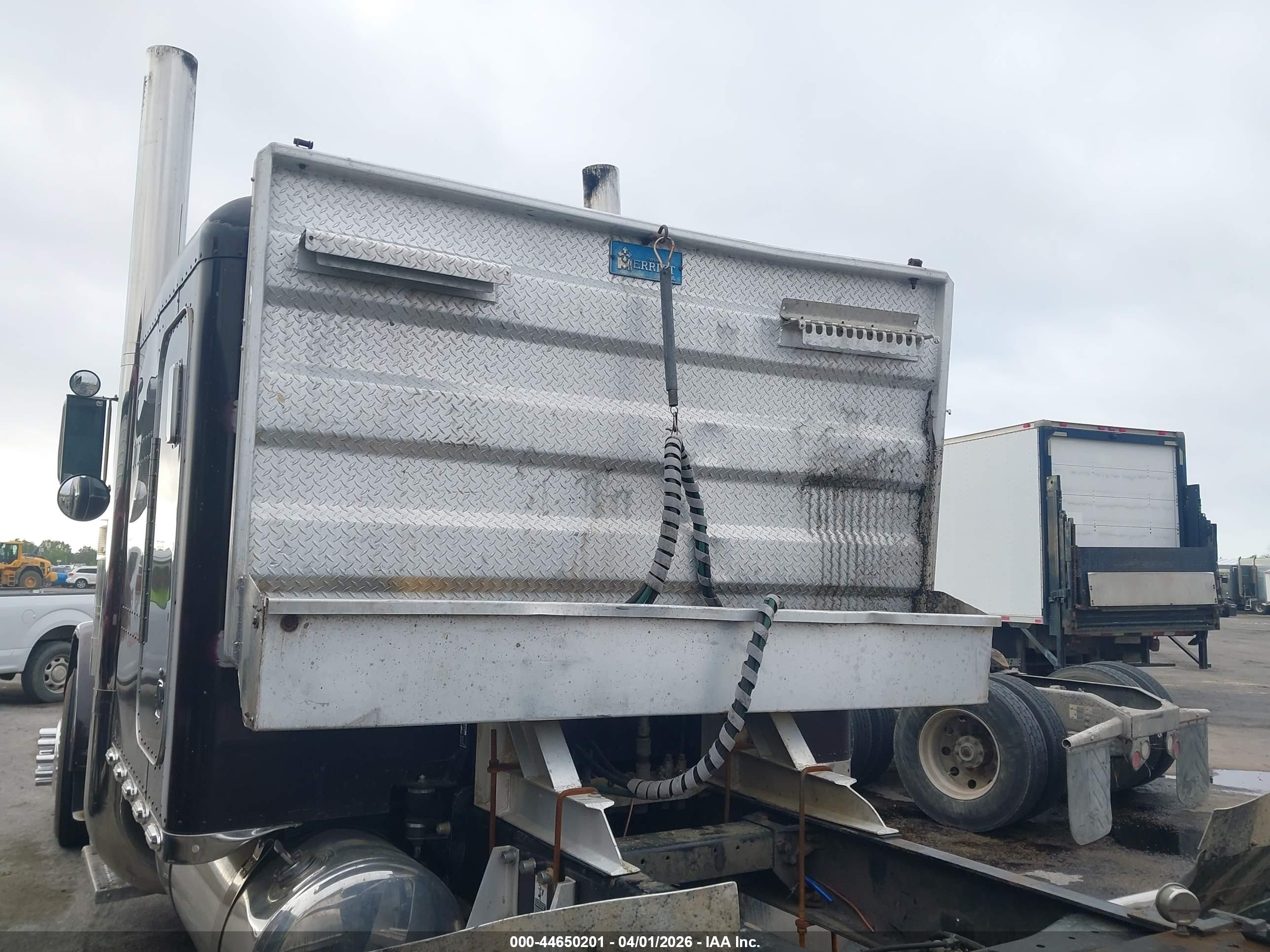 PETERBILT 379 image 8