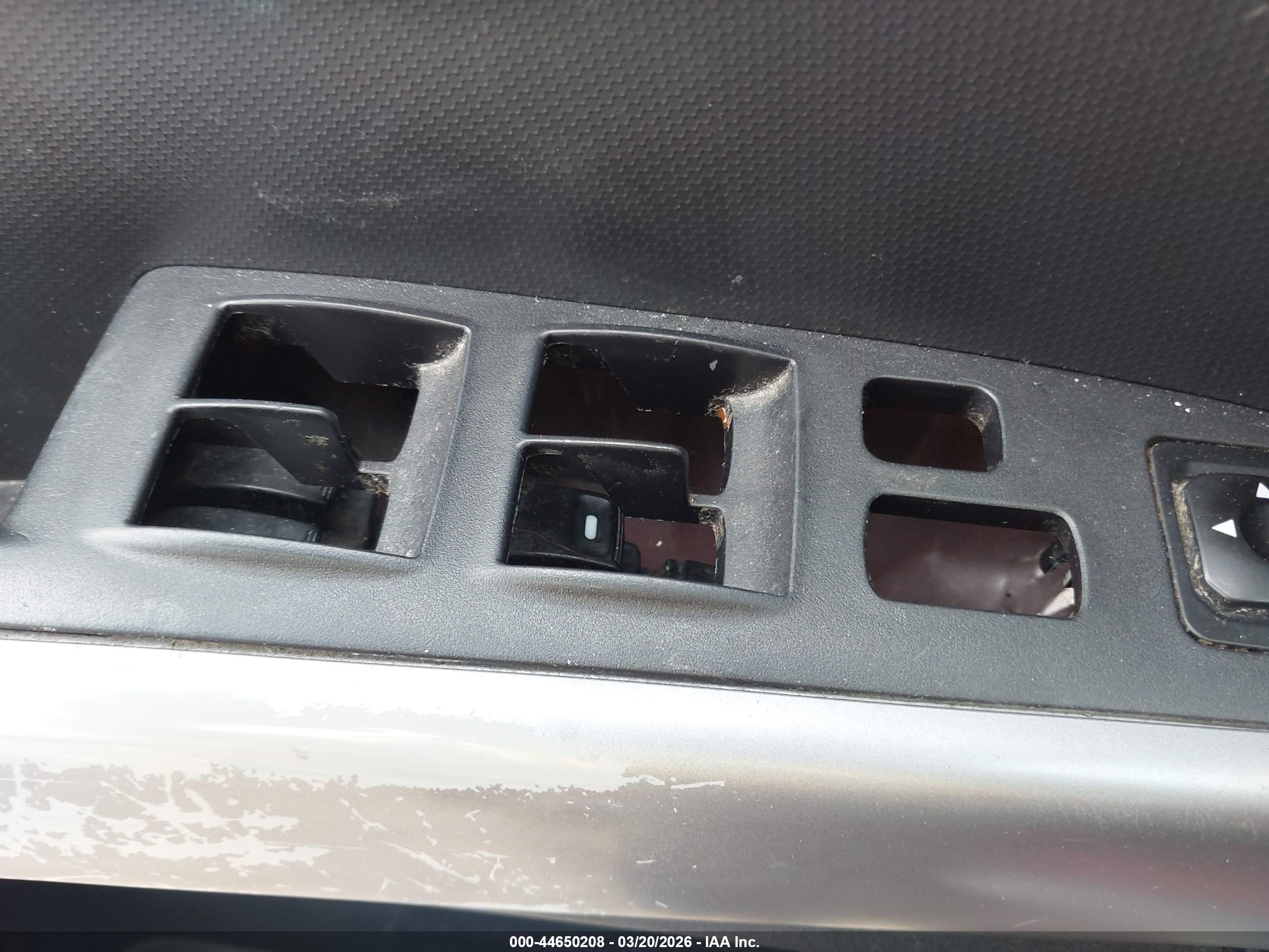 MITSUBISHI OUTLANDER image 6