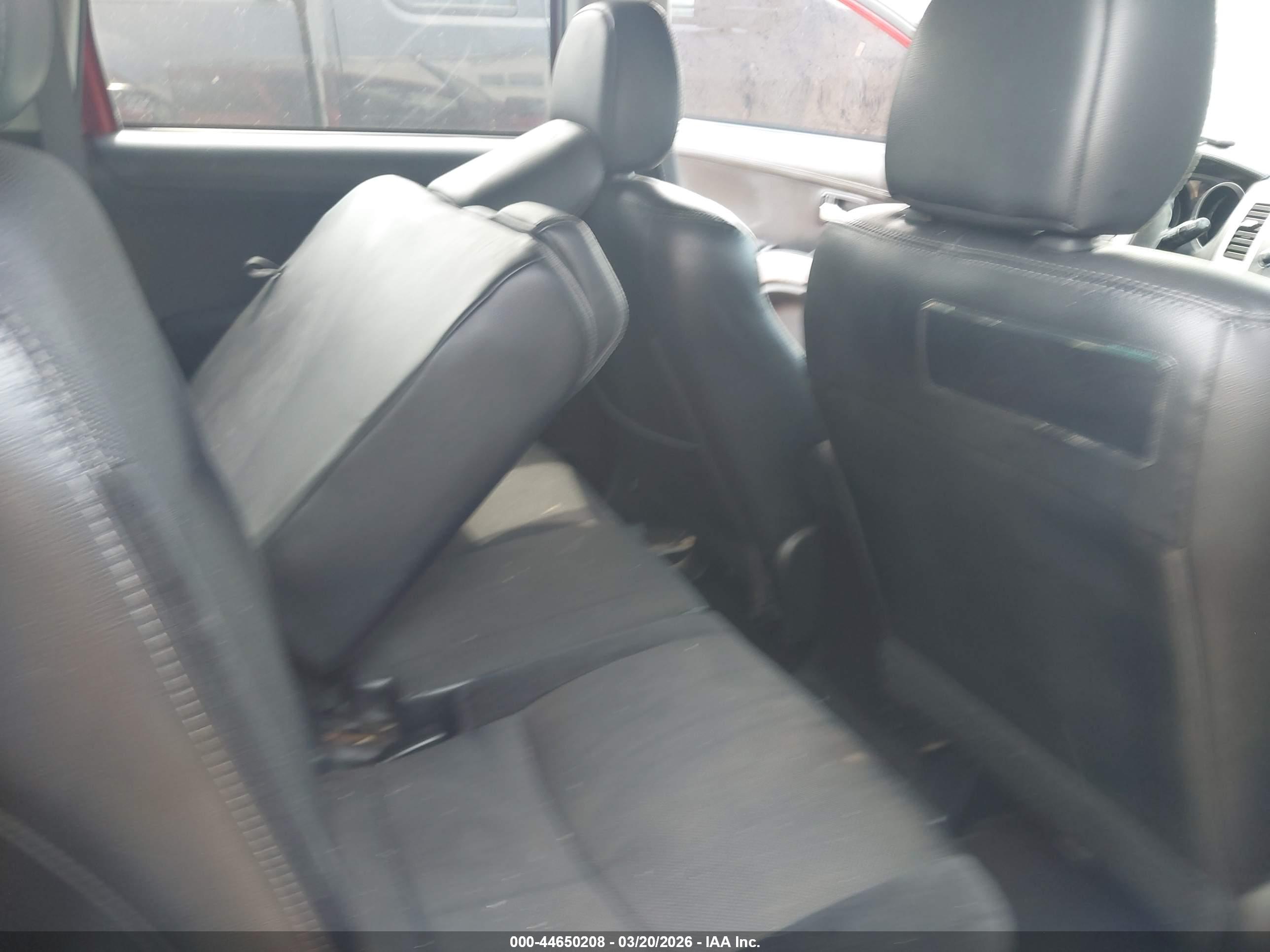 MITSUBISHI OUTLANDER image 8