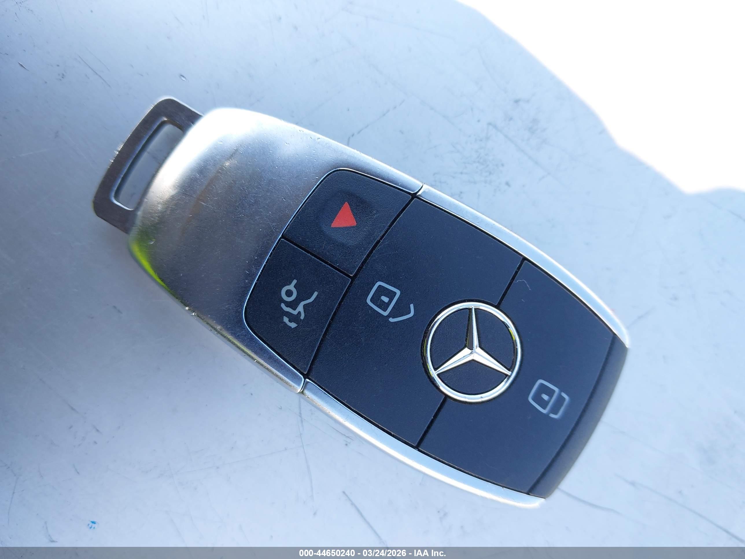 MERCEDES-BENZ GLC image 11