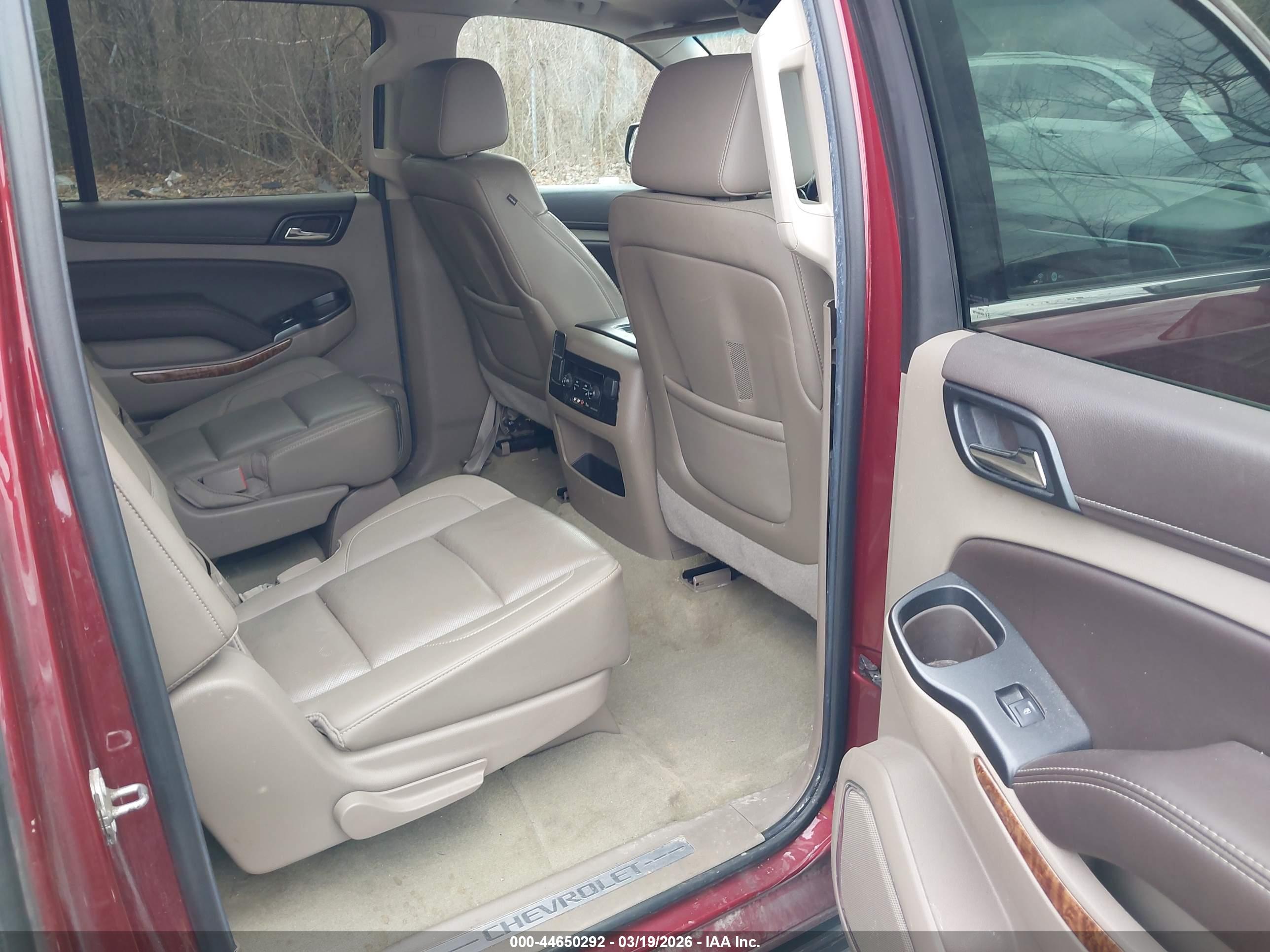 CHEVROLET SUBURBAN image 8