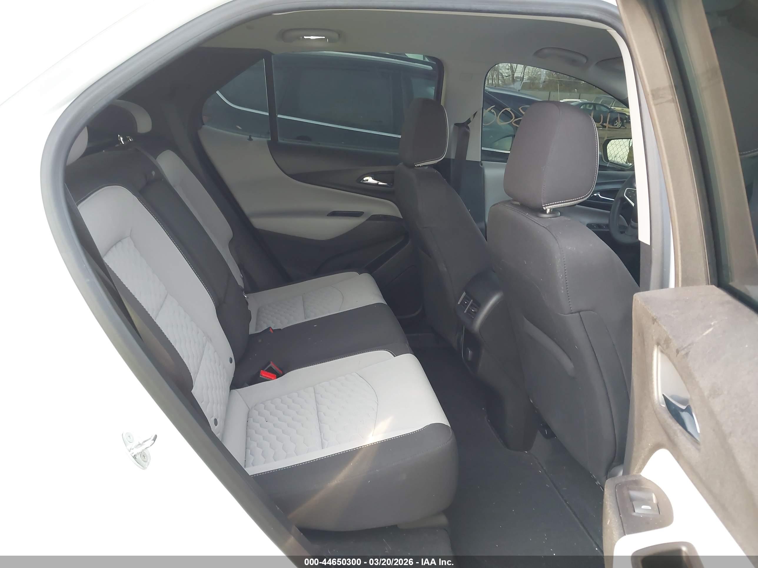 CHEVROLET EQUINOX image 8