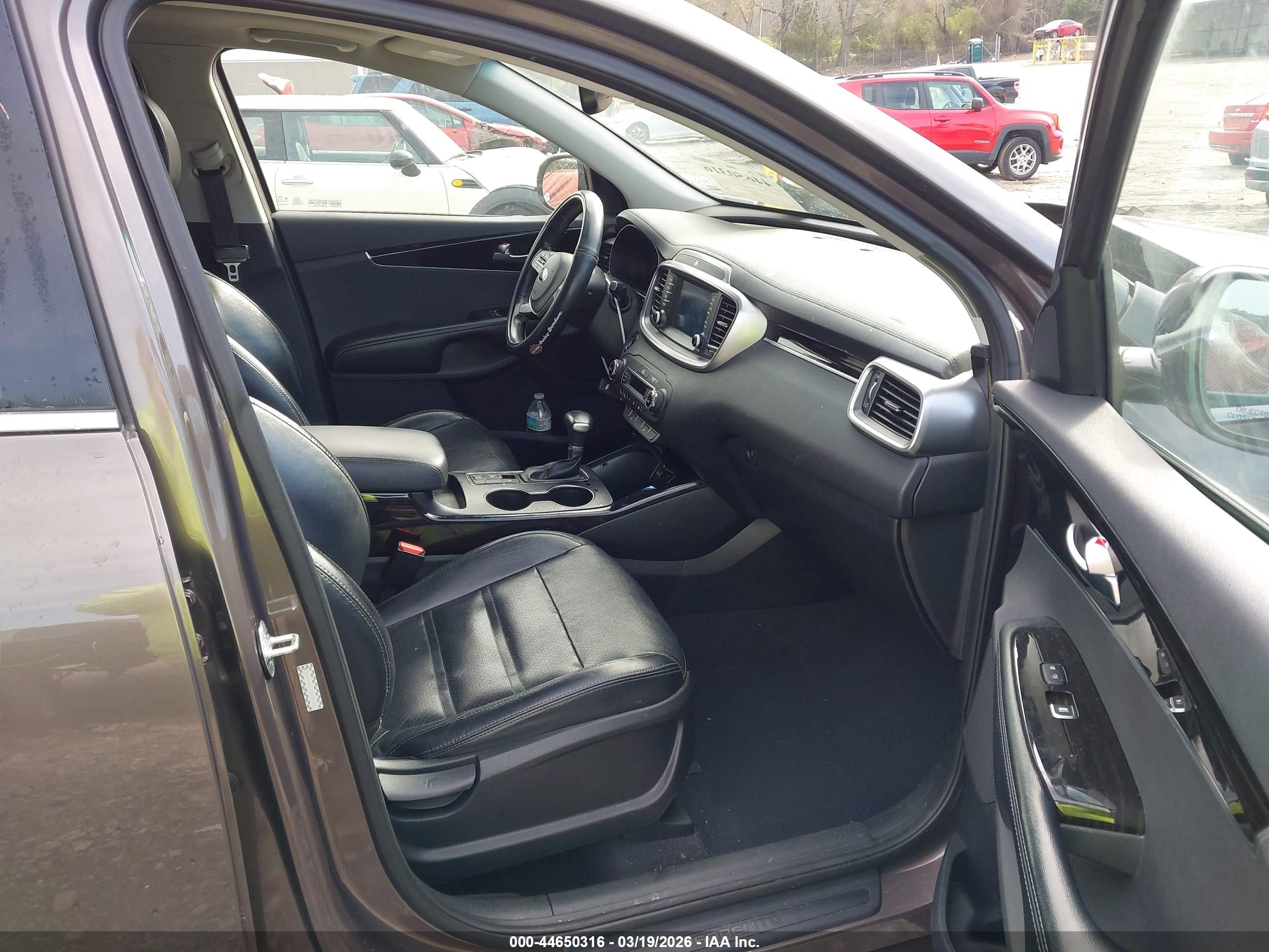 KIA SORENTO image 5