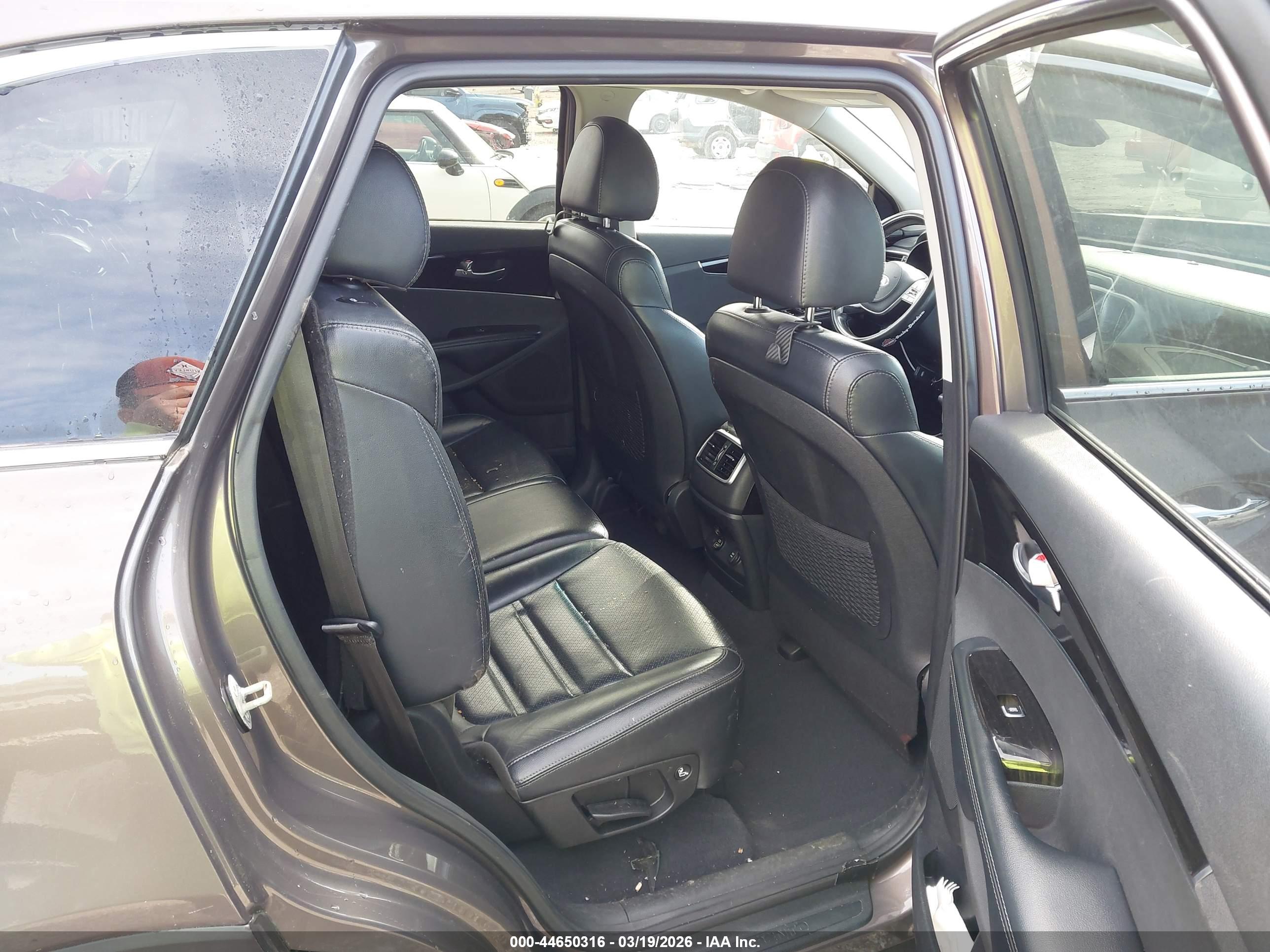 KIA SORENTO image 8