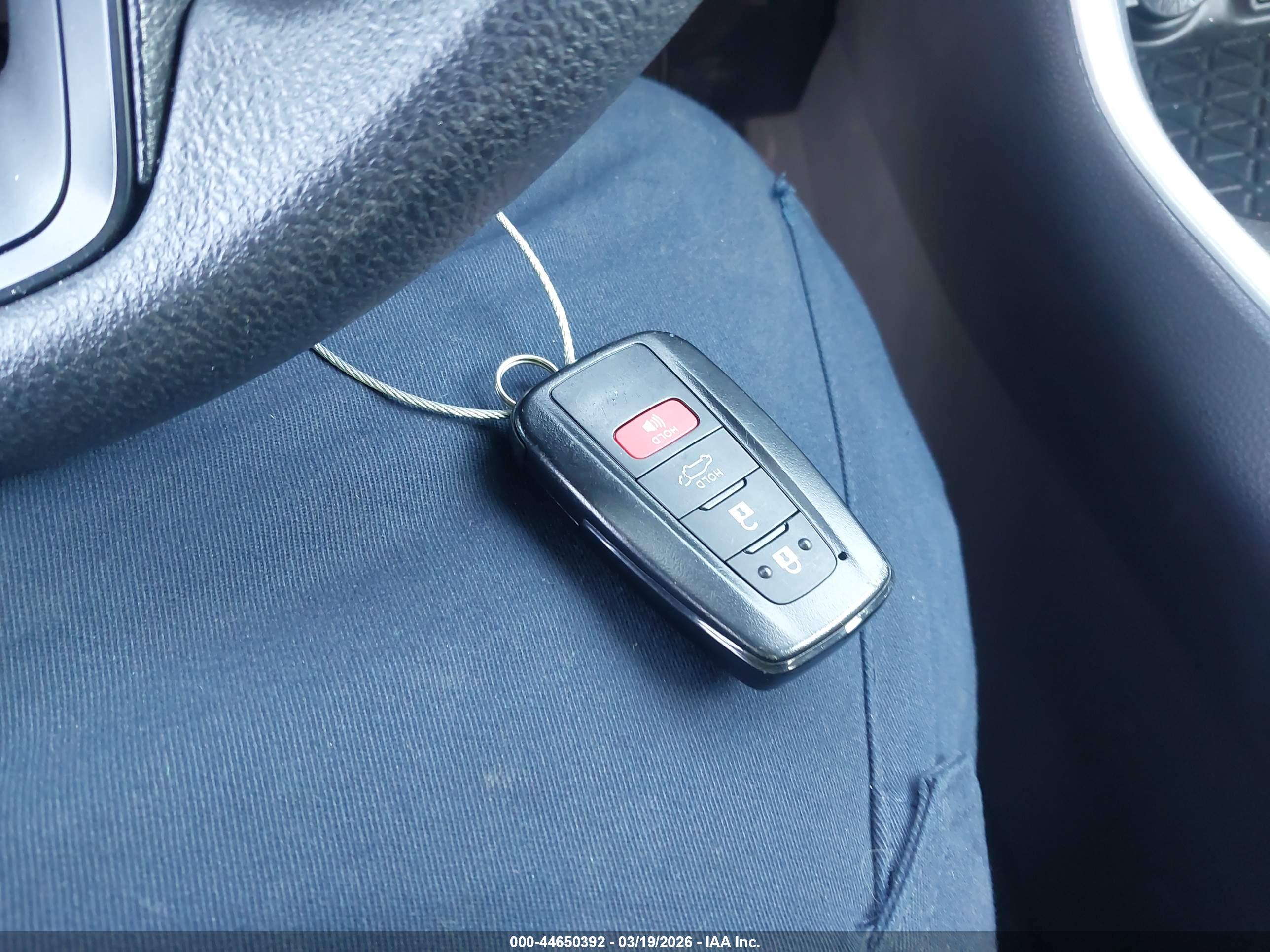 TOYOTA RAV4 image 11