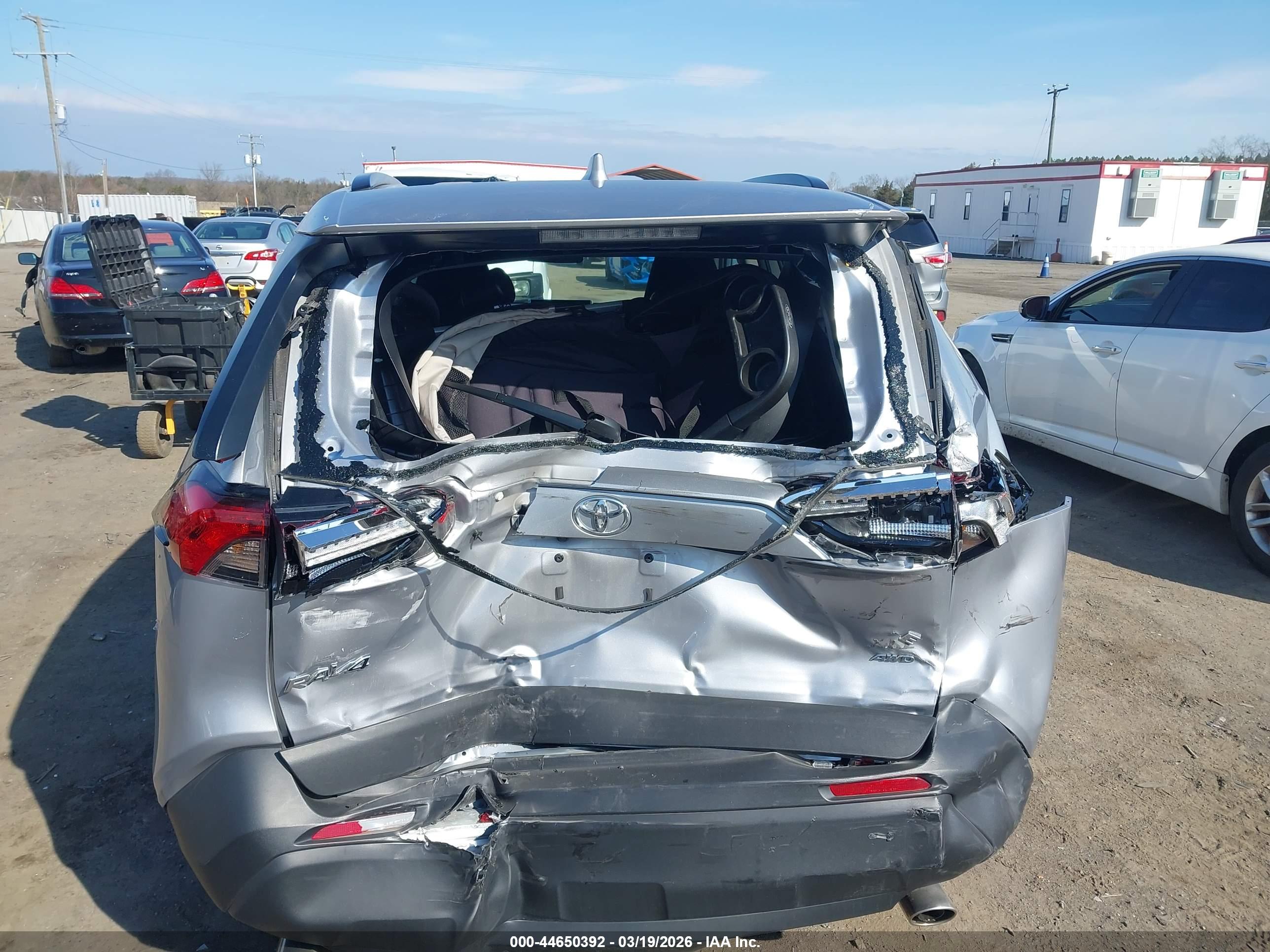 TOYOTA RAV4 image 6