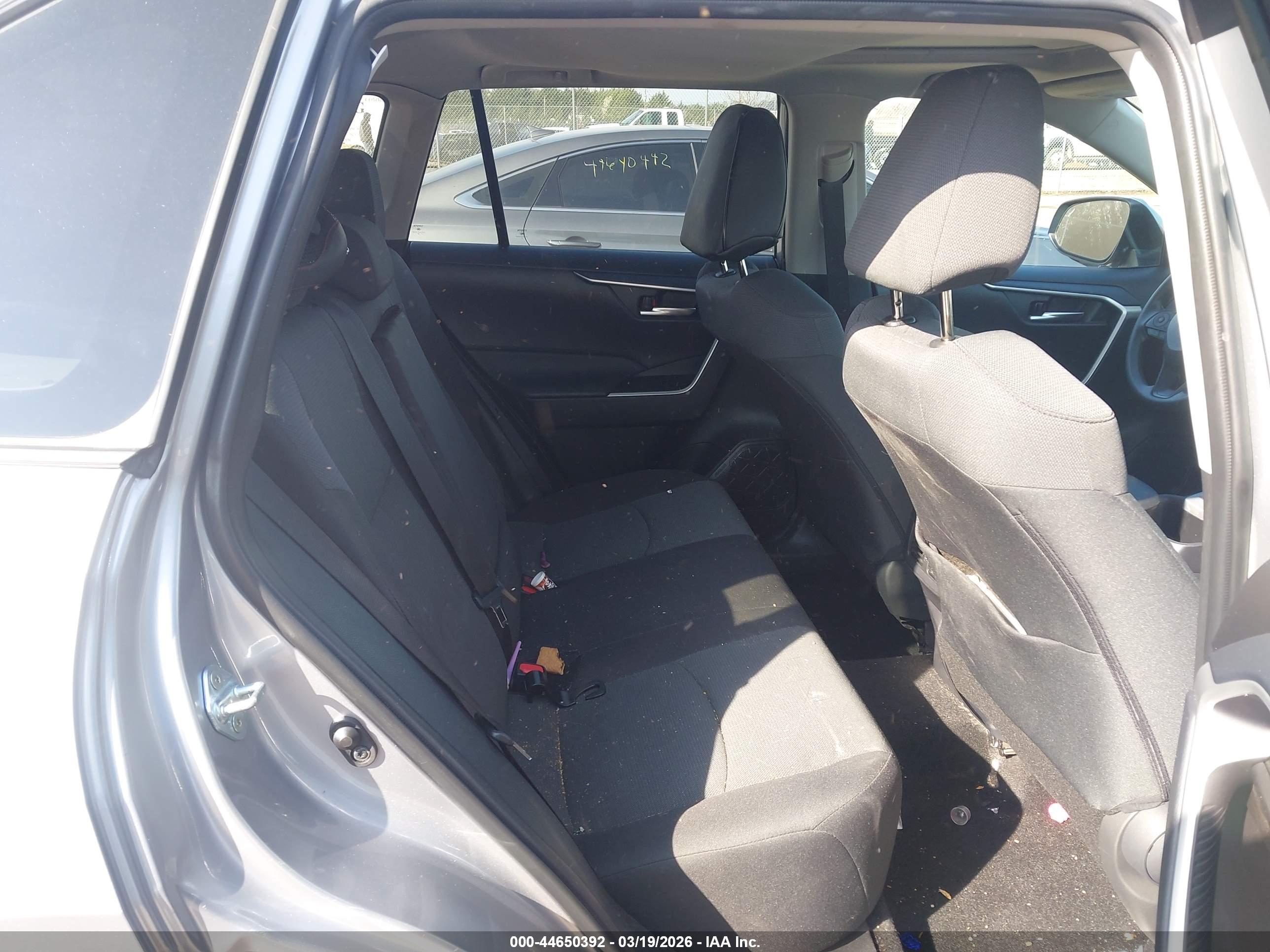 TOYOTA RAV4 image 8