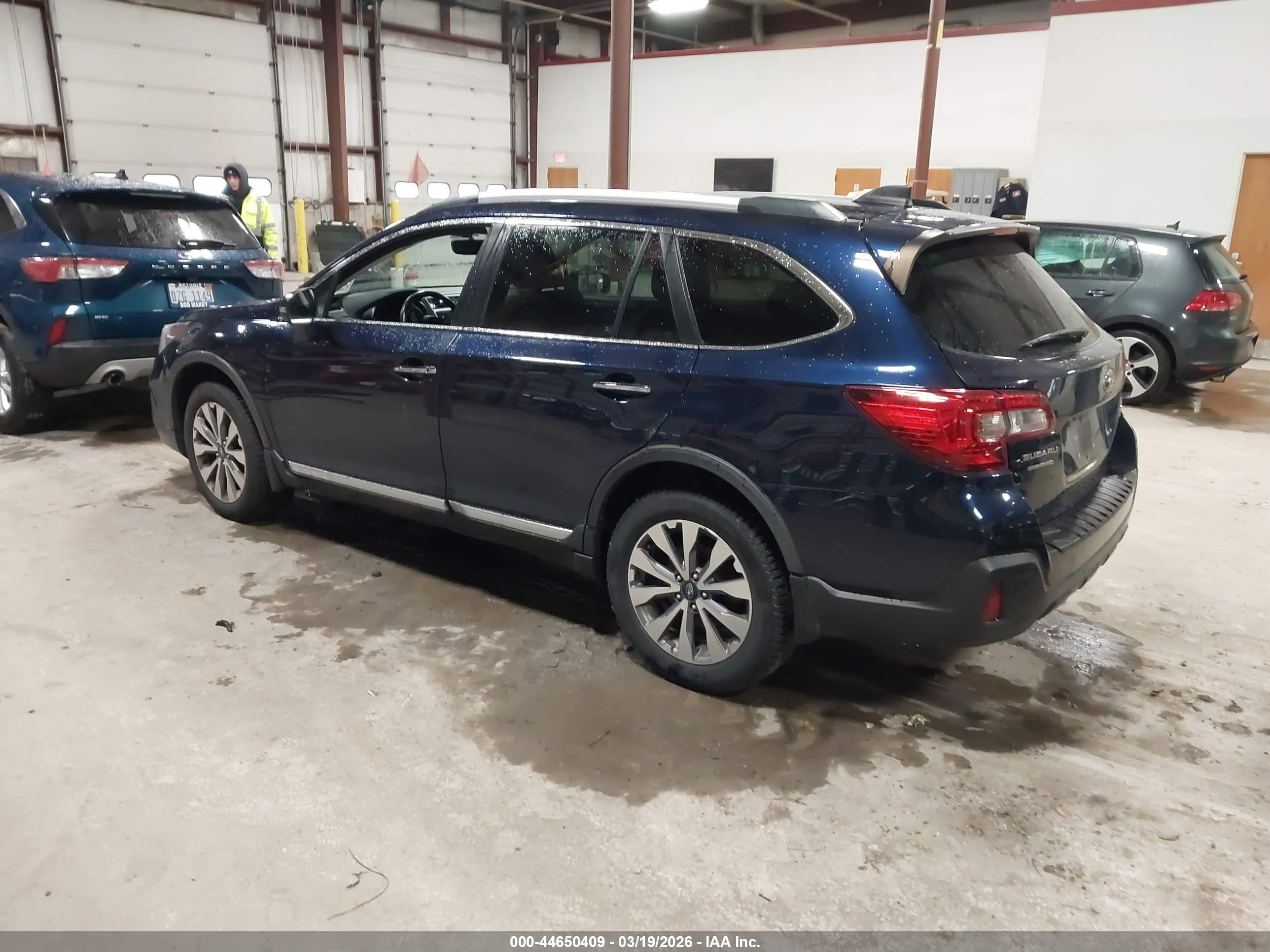 SUBARU OUTBACK image 3
