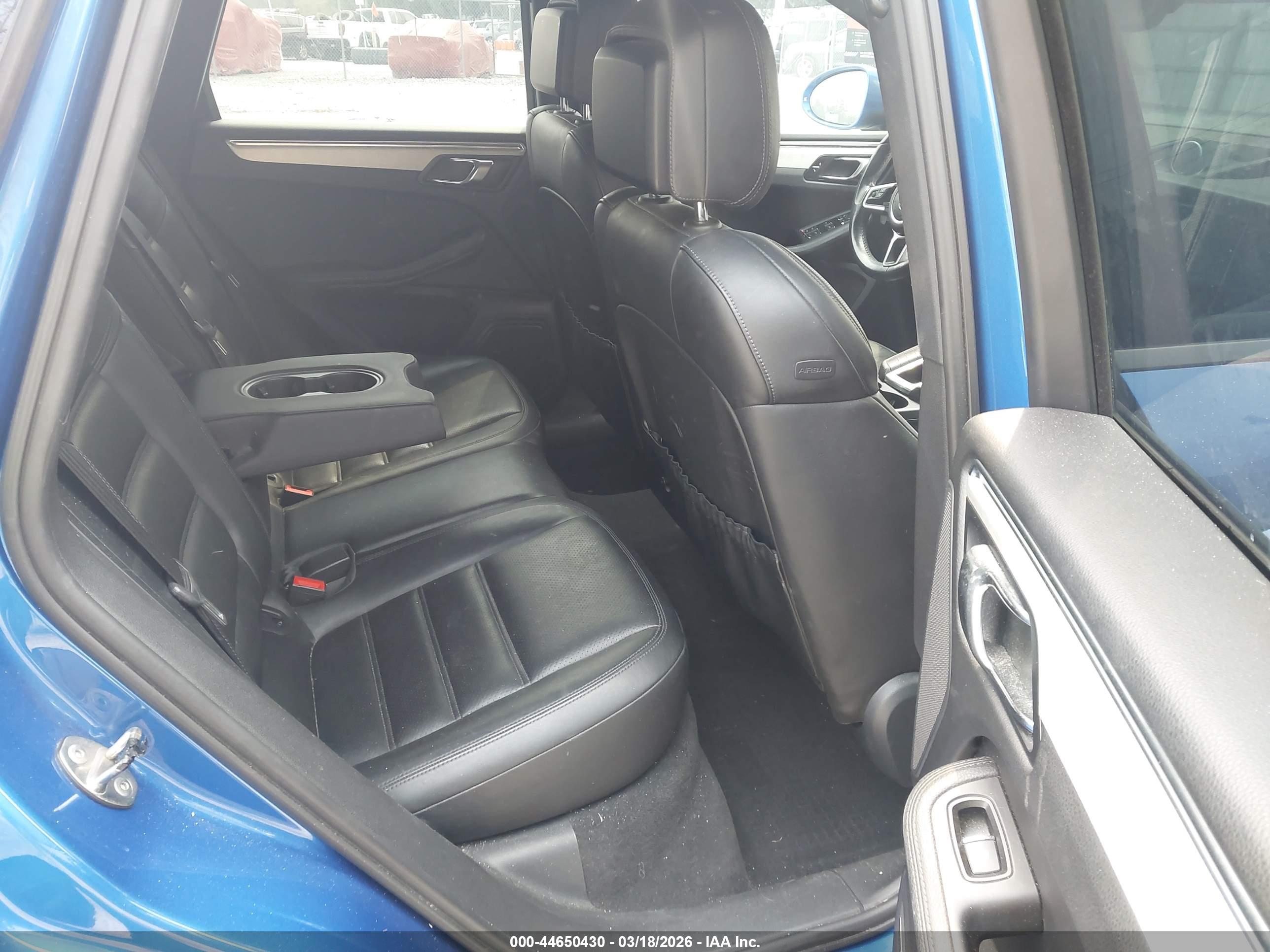 PORSCHE MACAN image 8